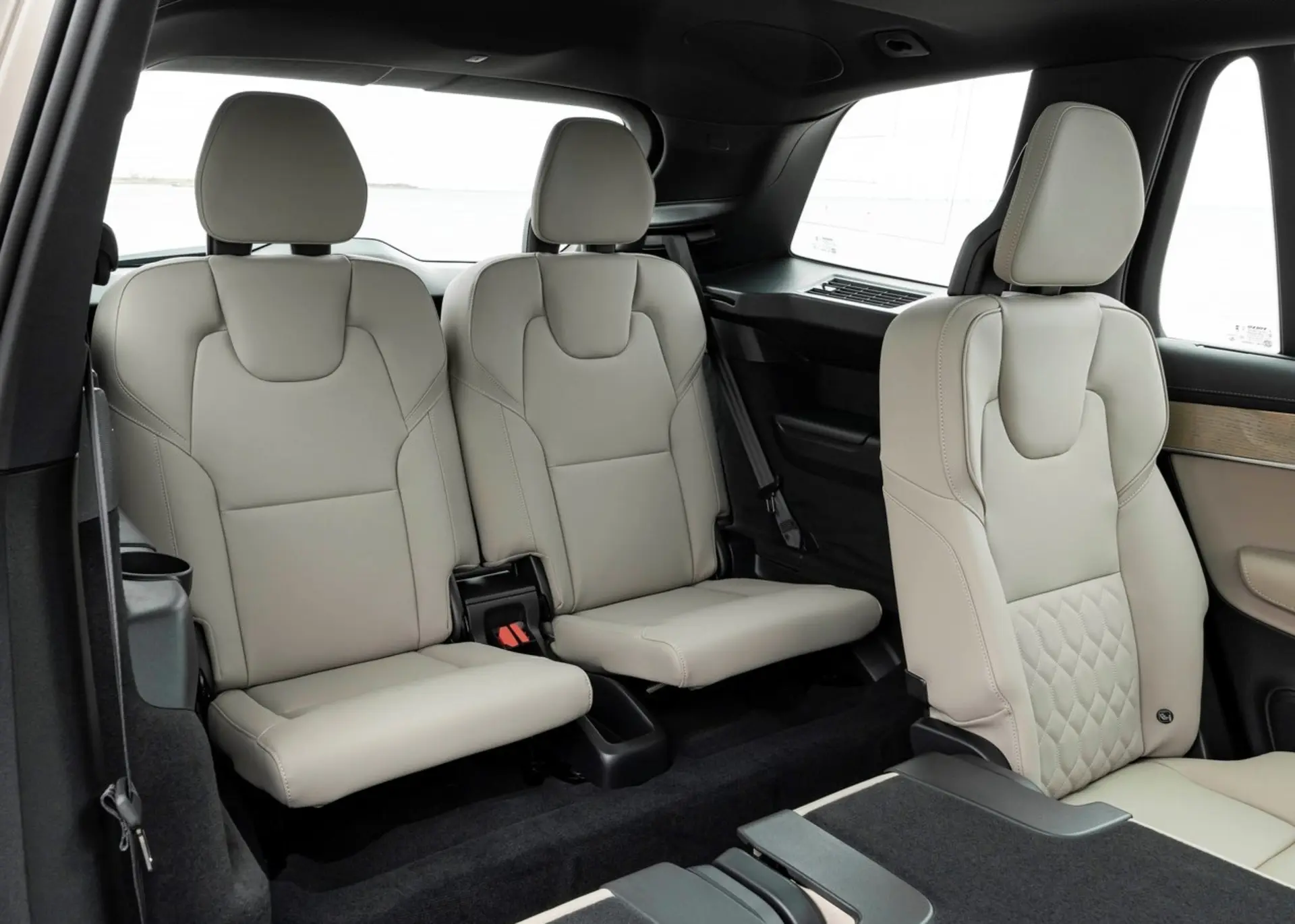  volvo xc90 t8 