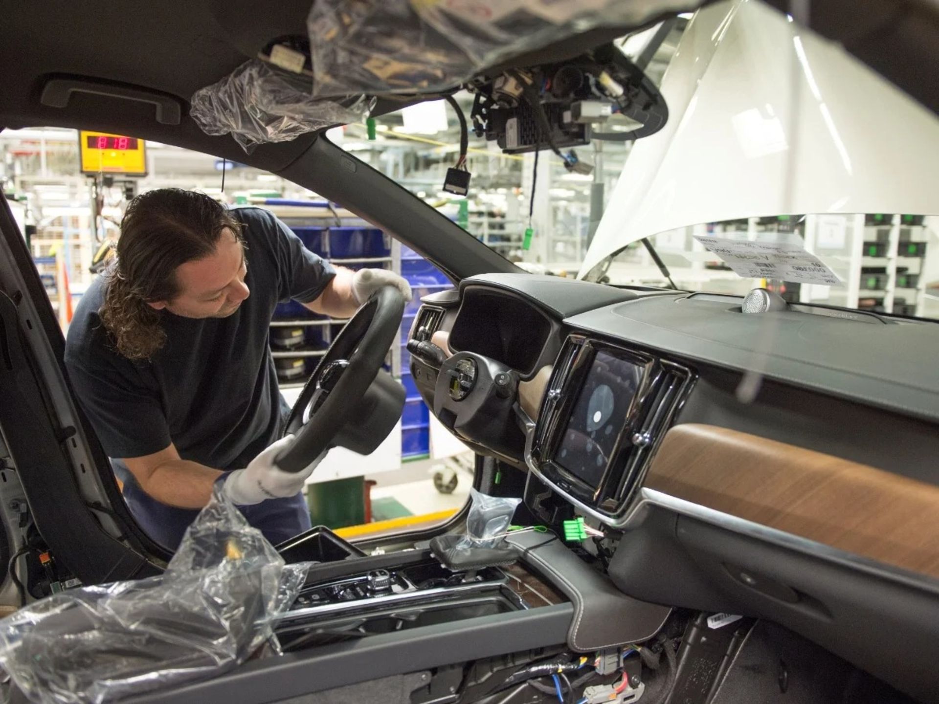 مونتاژ کابین خودرو