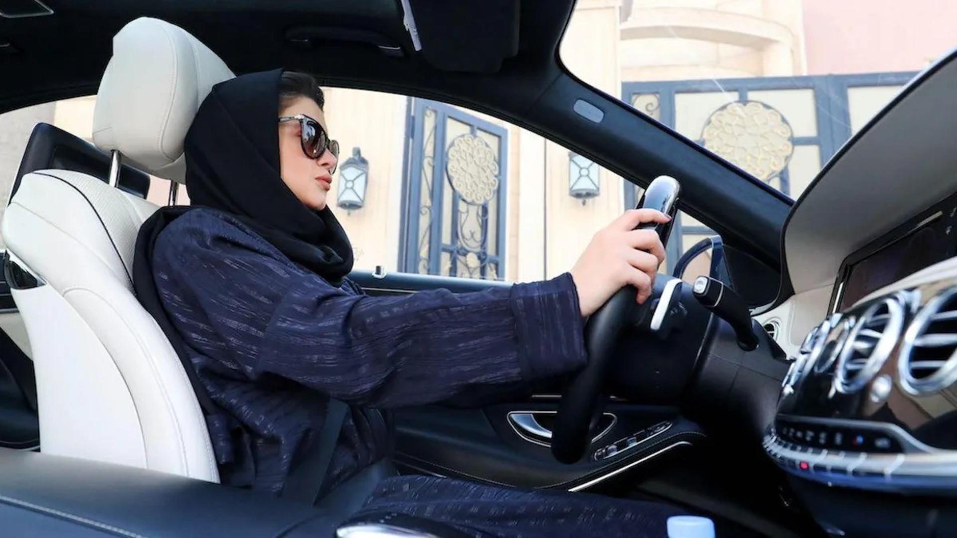 بانوی راننده تاکسی