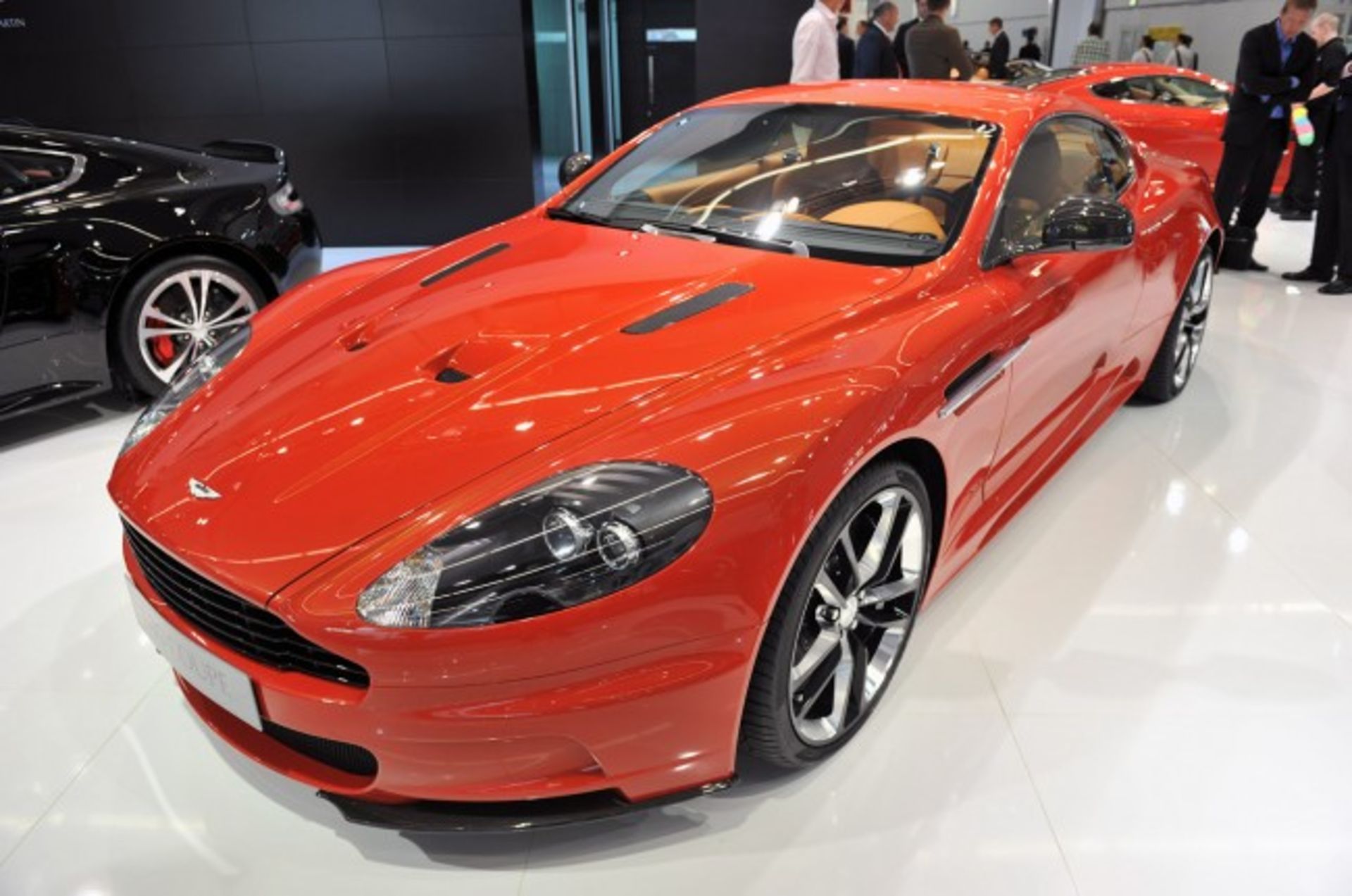 01-aston-martin-dbs-carbon-frankfurt-650x431