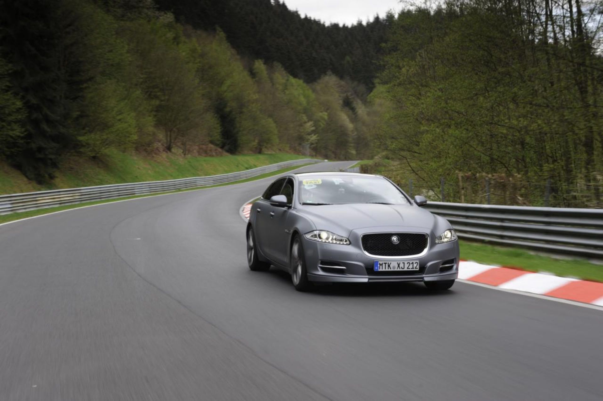 Jaguar XJ Supersport Nürburgring taxi 