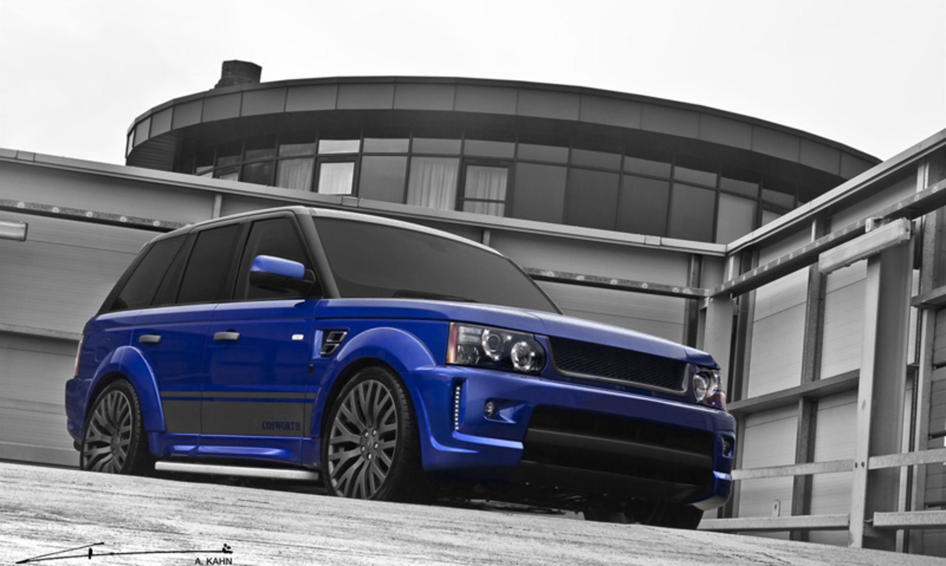 2012-A-Kahn-Design-Cosworth-Imperial-Blue-Range-Rover-Front-And-Side-1280x960