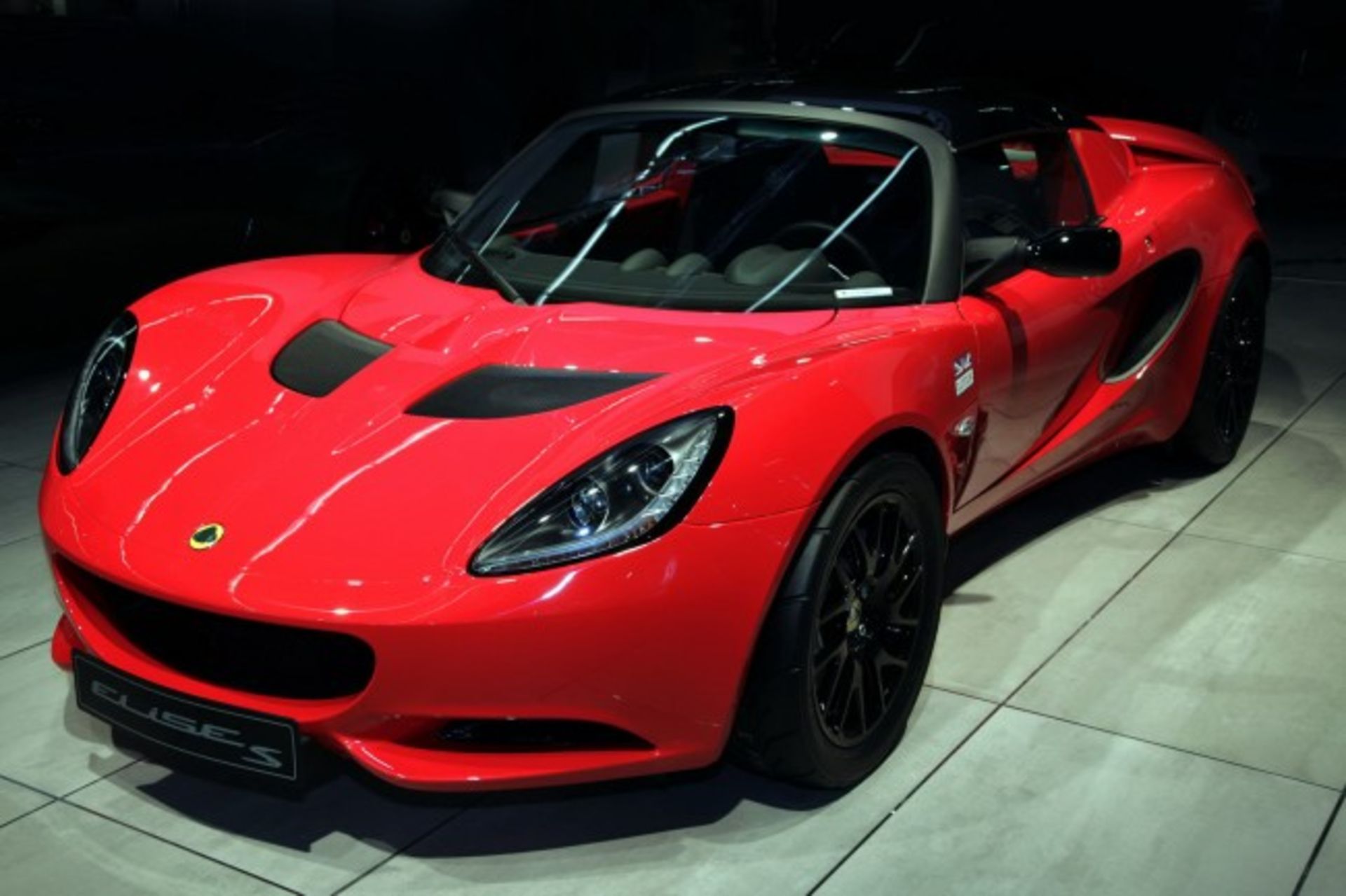 2012-Lotus-Elise-S-at-2011-Frankfurt-Auto-Show-2-650x433