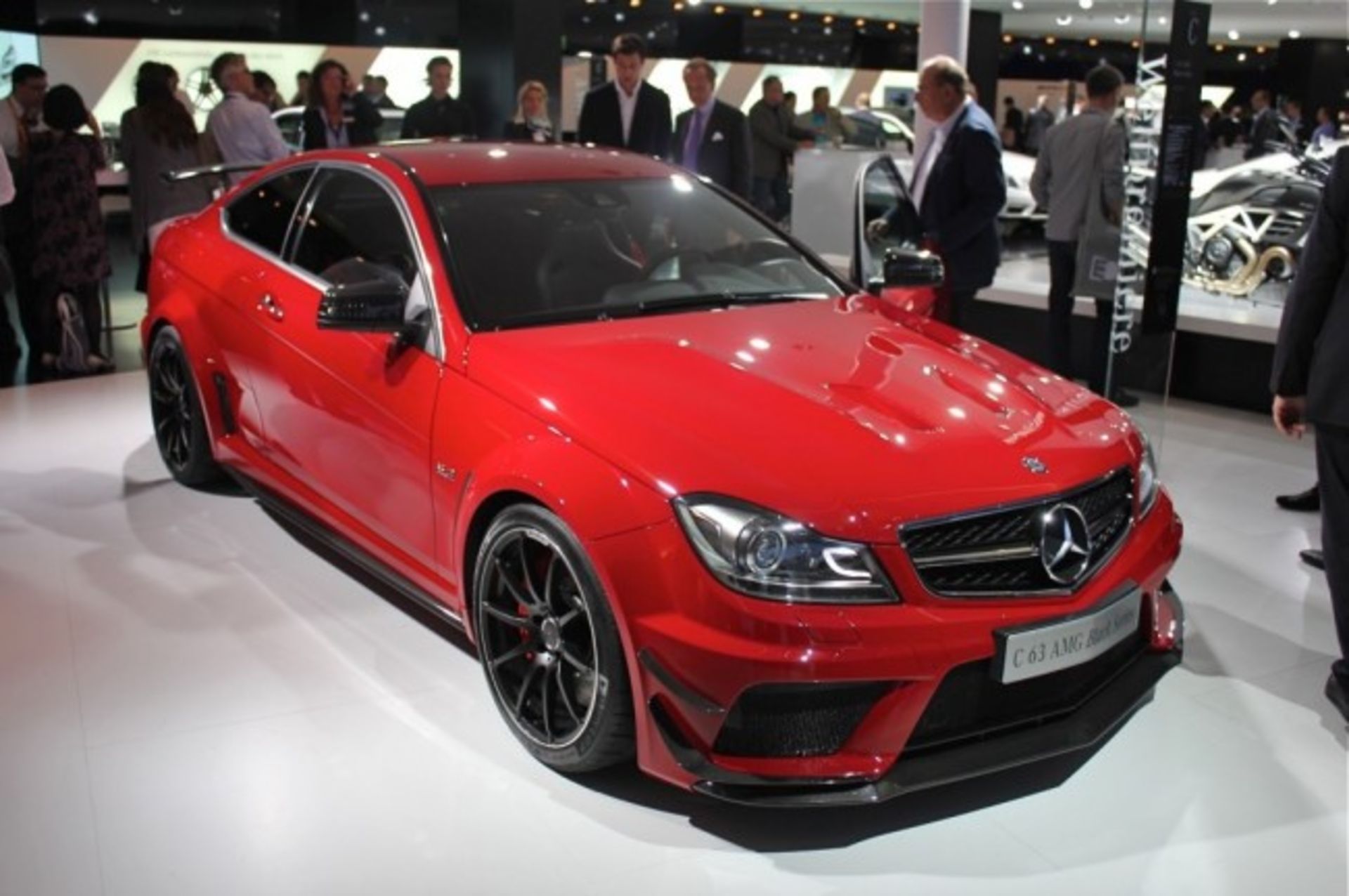 2012-Mercedes-Benz-C63-AMG-Coupe-Black-Series-at-2011-Frankfurt-Motor-Show-3-650x432