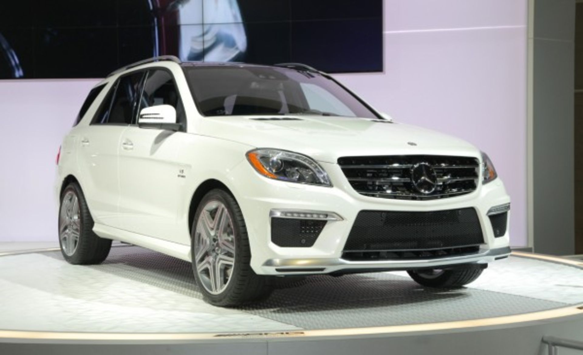 2012-Mercedes-Benz-ML63-AMG