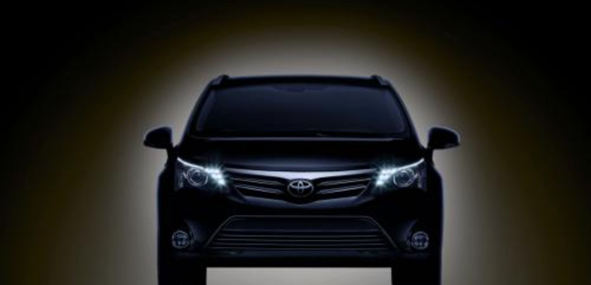 Toyota 2012 Avensis First teaser