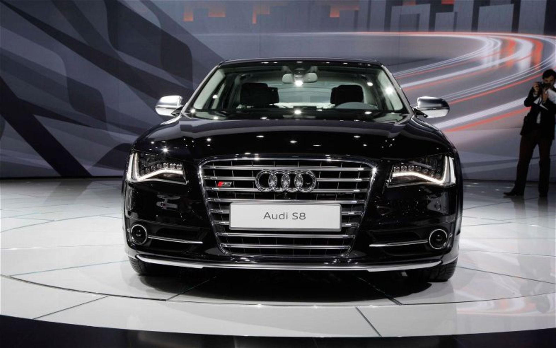 2012-audi-s8-front-view