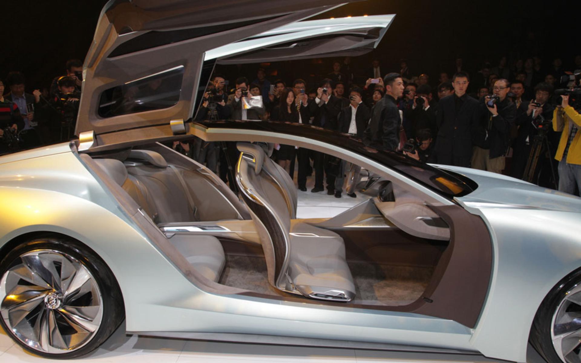2013-Buick-Riviera-Concept-interior-1