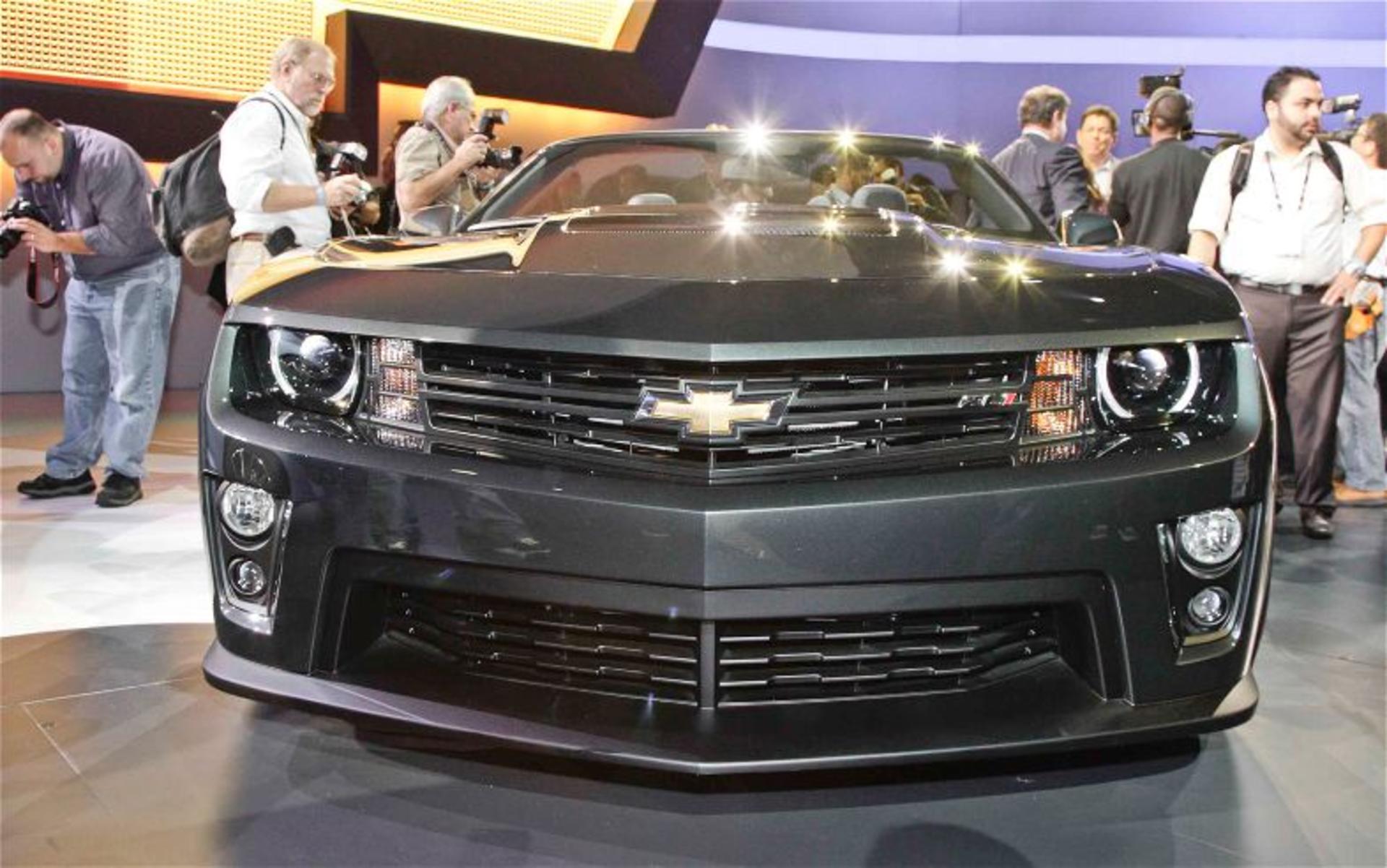 2013-Chevrolet-Camaro-ZL1-Convertible-front-end