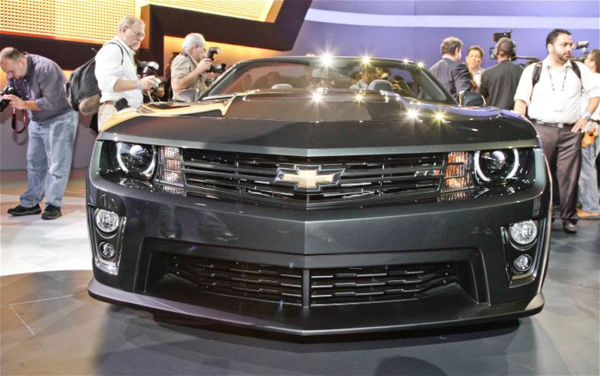 2013-Chevrolet-Camaro-ZL1-Convertible-front-end