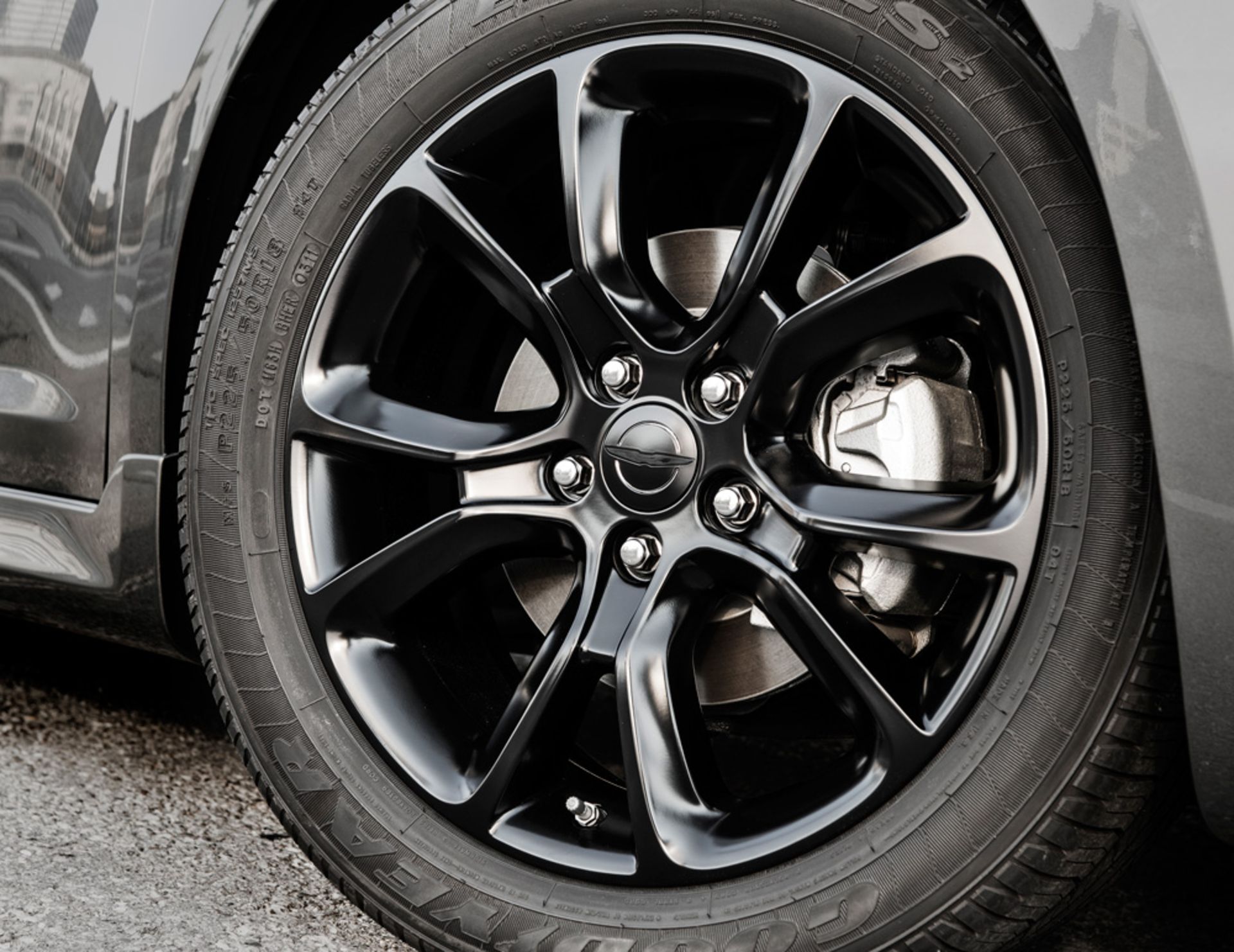 2013-Chrysler-200-S-Special-Edition-wheels