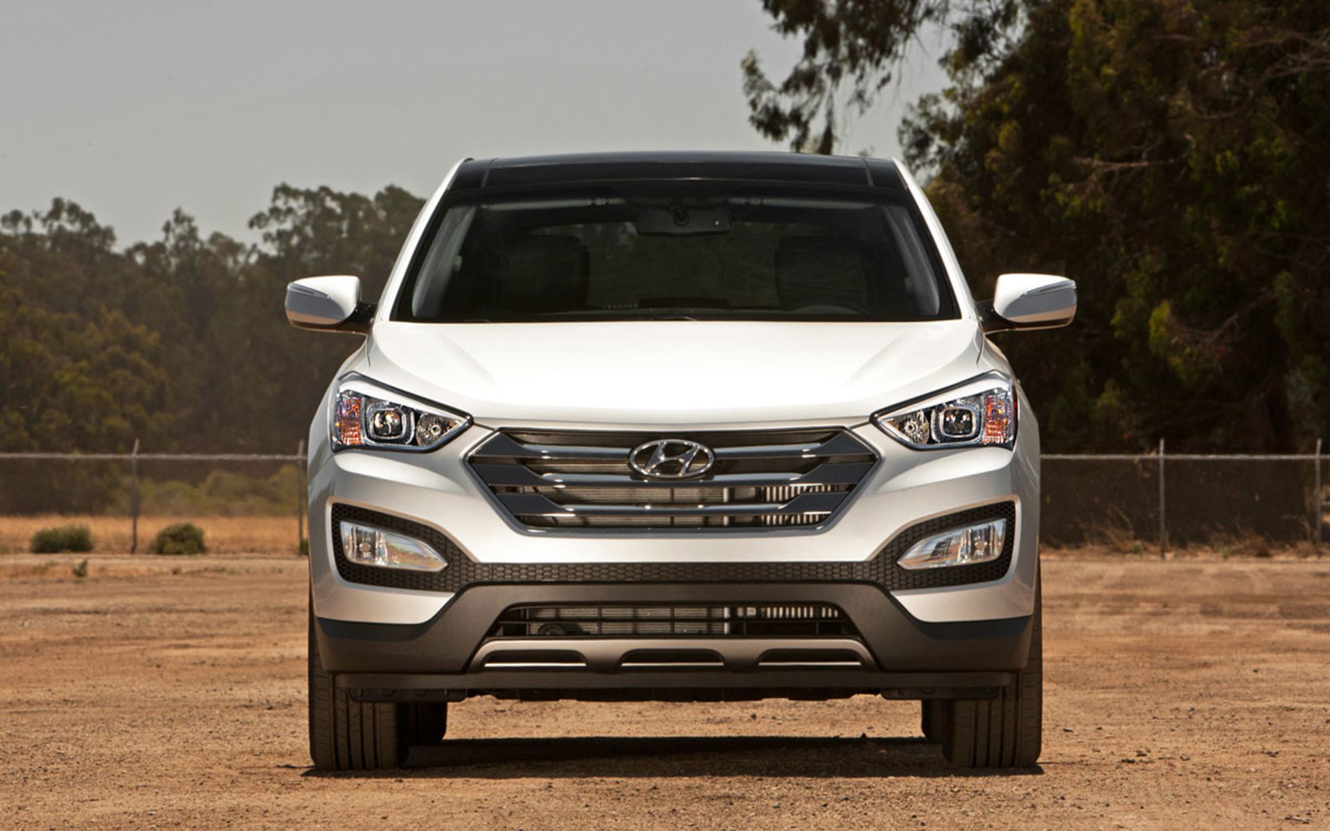 2014-Hyundai-Santa-Fe-Sport-front-end