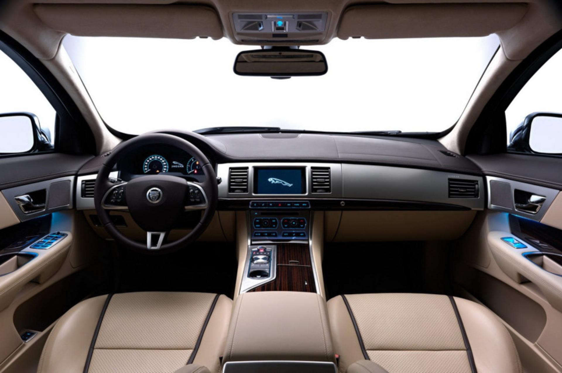 2013 Jaguar XF Sportbrake Interior