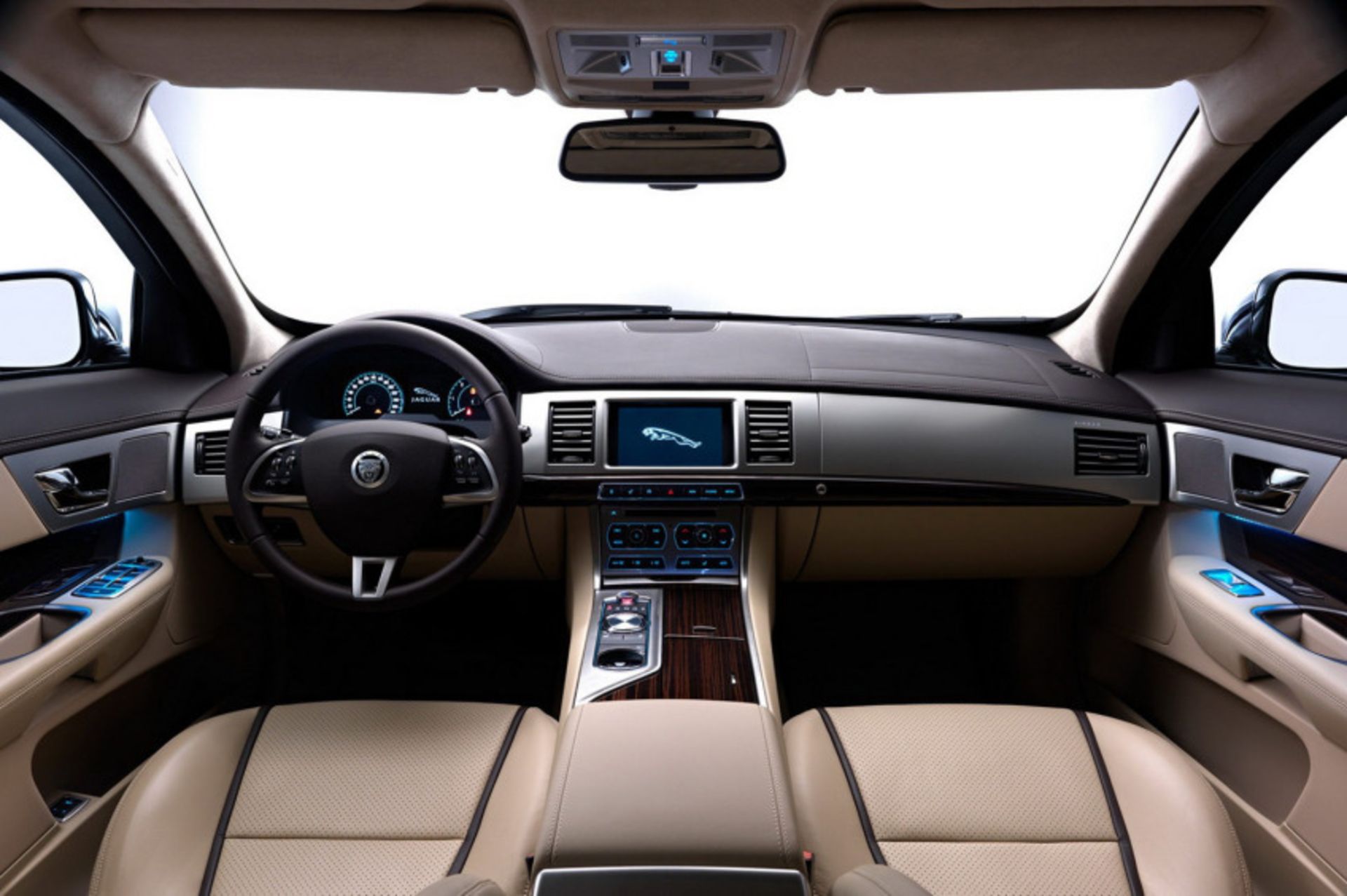 2013 Jaguar XF Sportbrake Interior