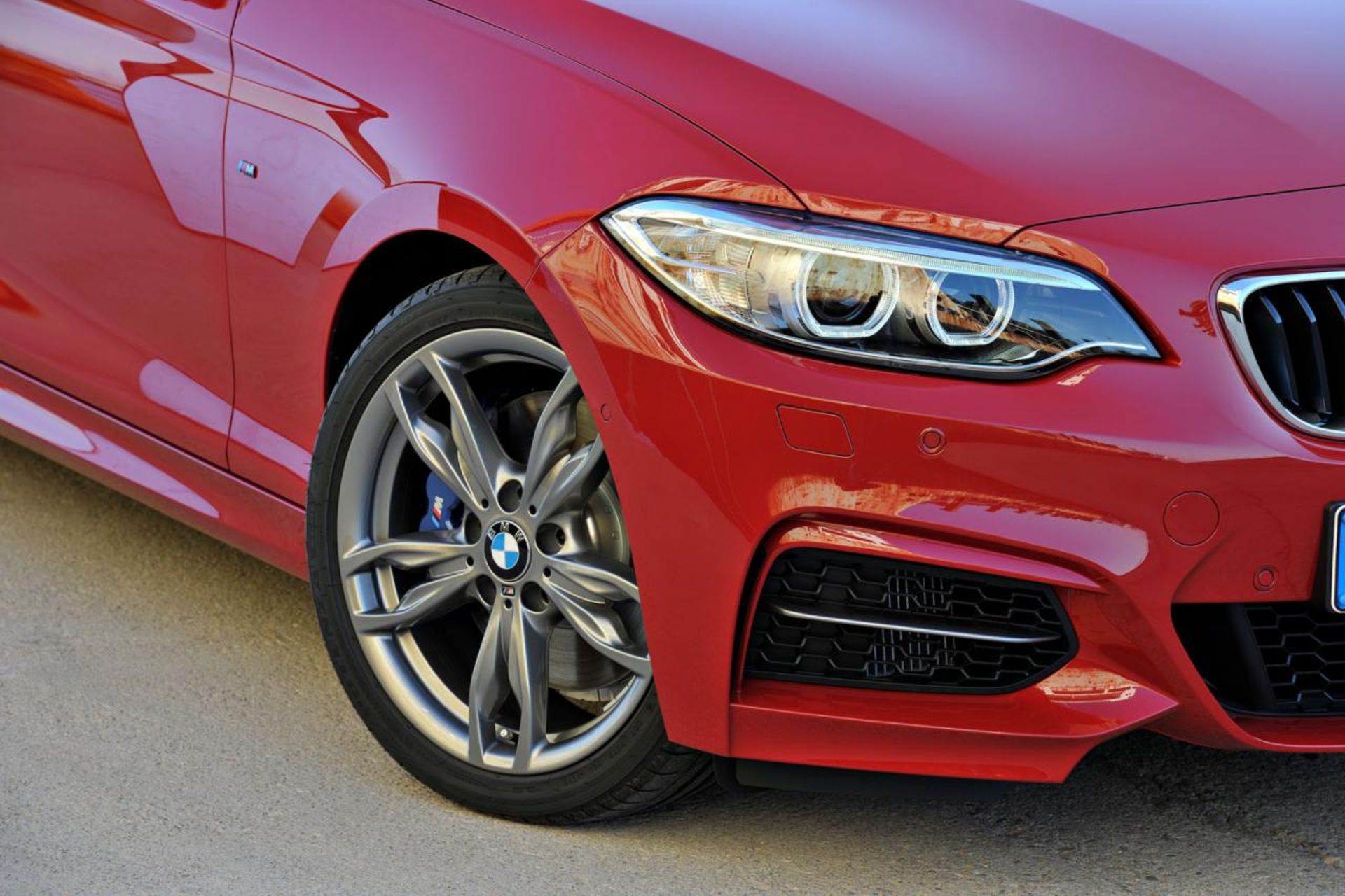 2014-BMW-2-Series-Coupe-headlight