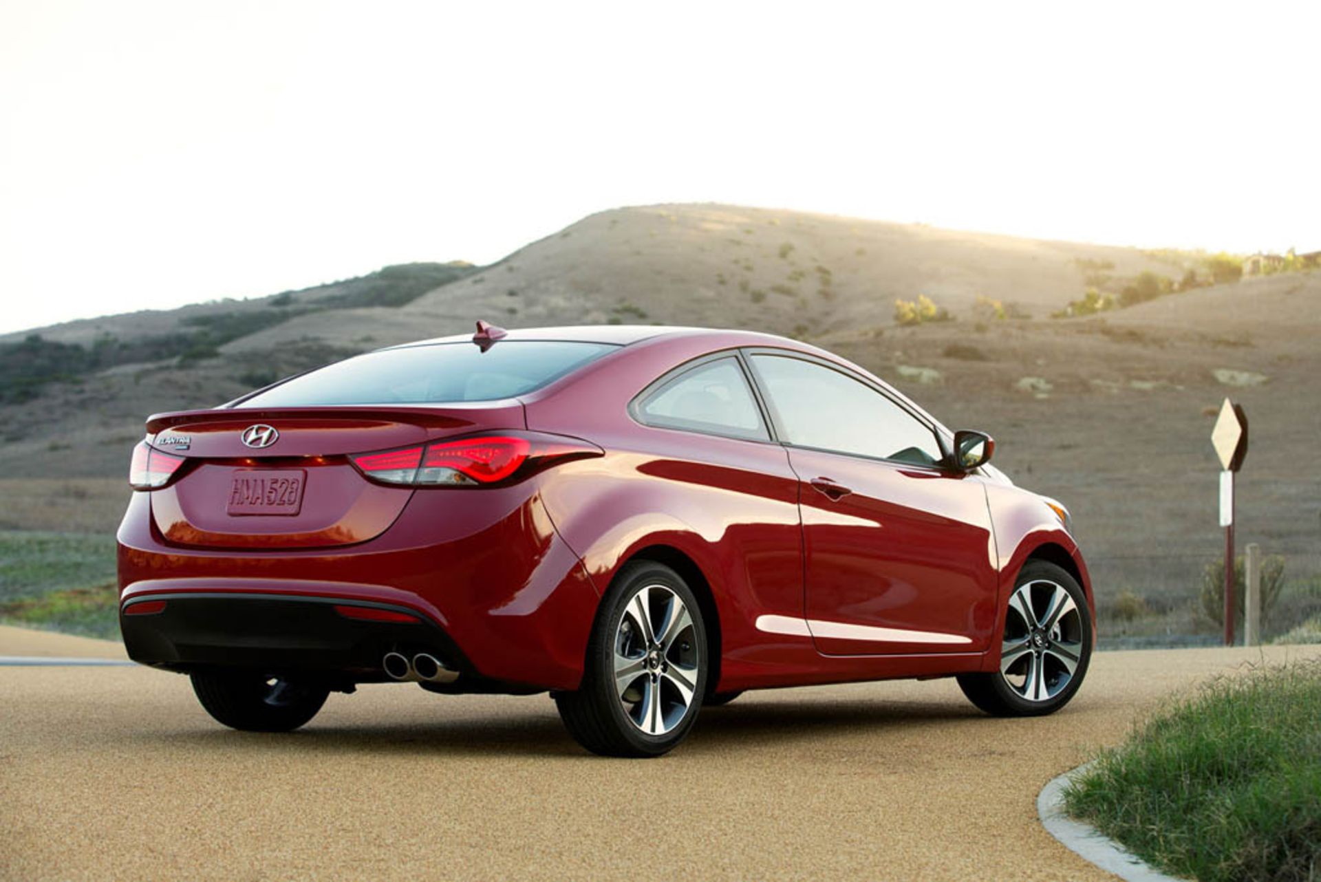 2014-Hyundai-Elantra-Coupe-4