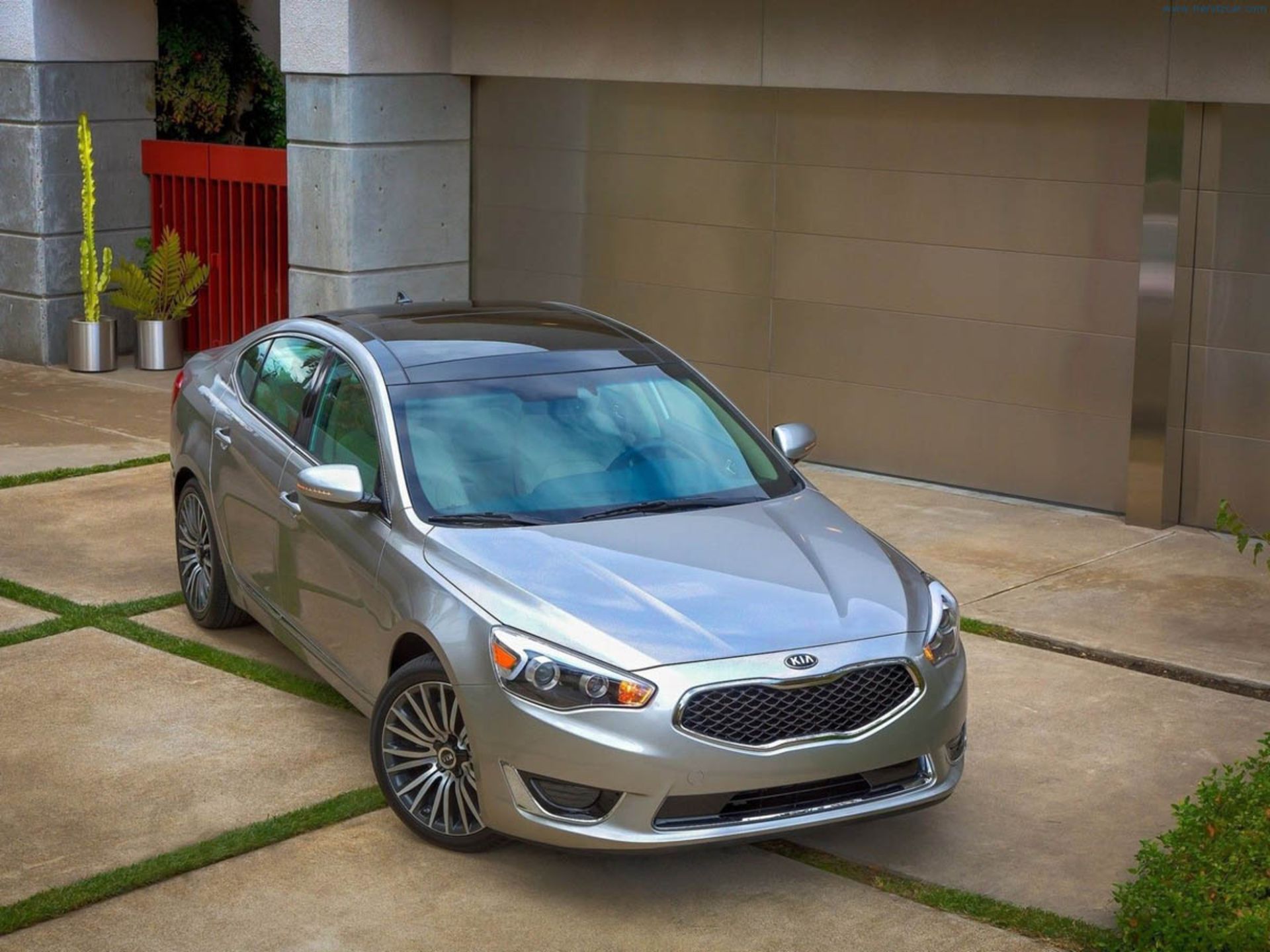2014-Kia-Cadenza-Top-Front-Angle