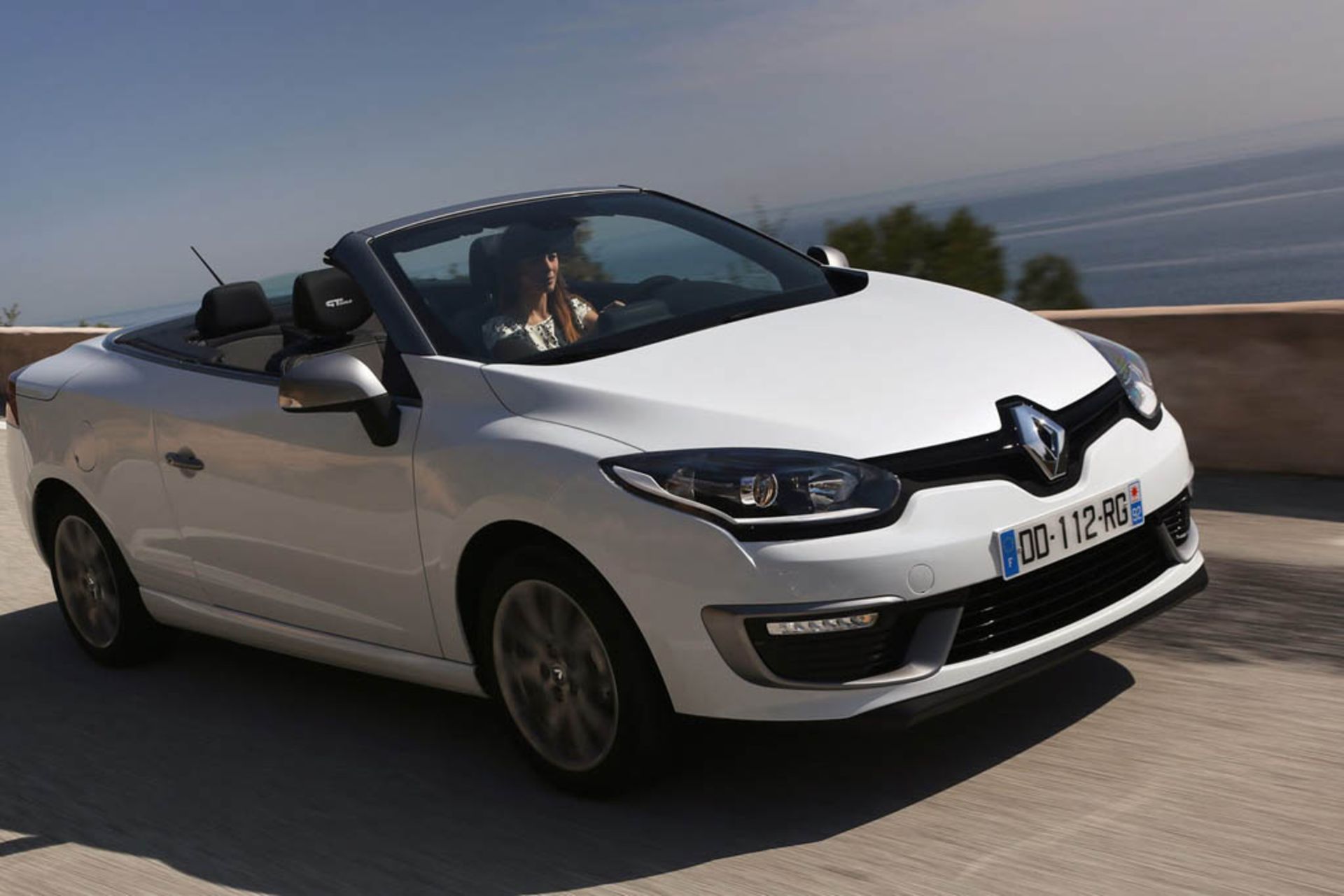 2014-Renault-Megane-FL-4