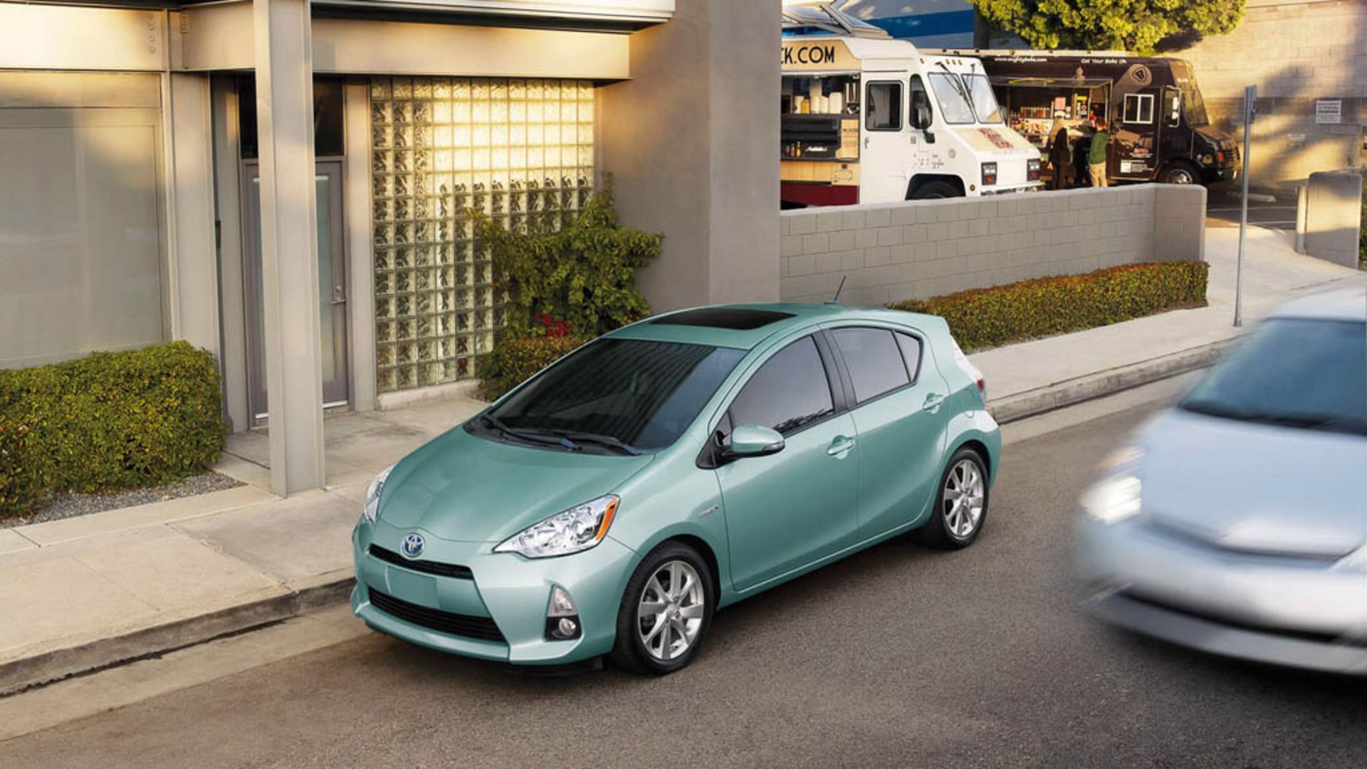 2014-Toyota-Prius-C-Hybrid-Hatchback-USA-car