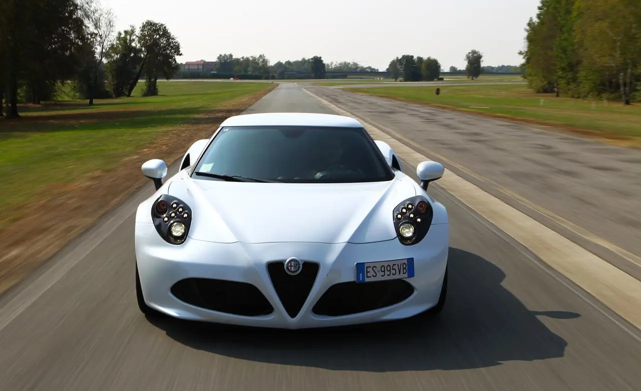 2014-alfa-romeo-4c-photo-8