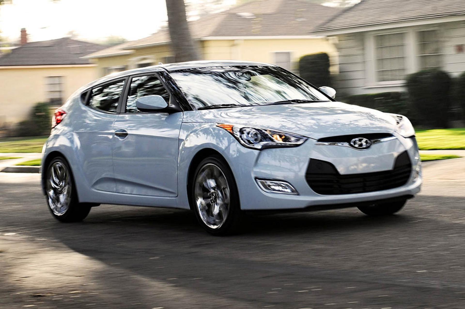 2014-hyundai-veloster-reflex-edition-front-motion-view