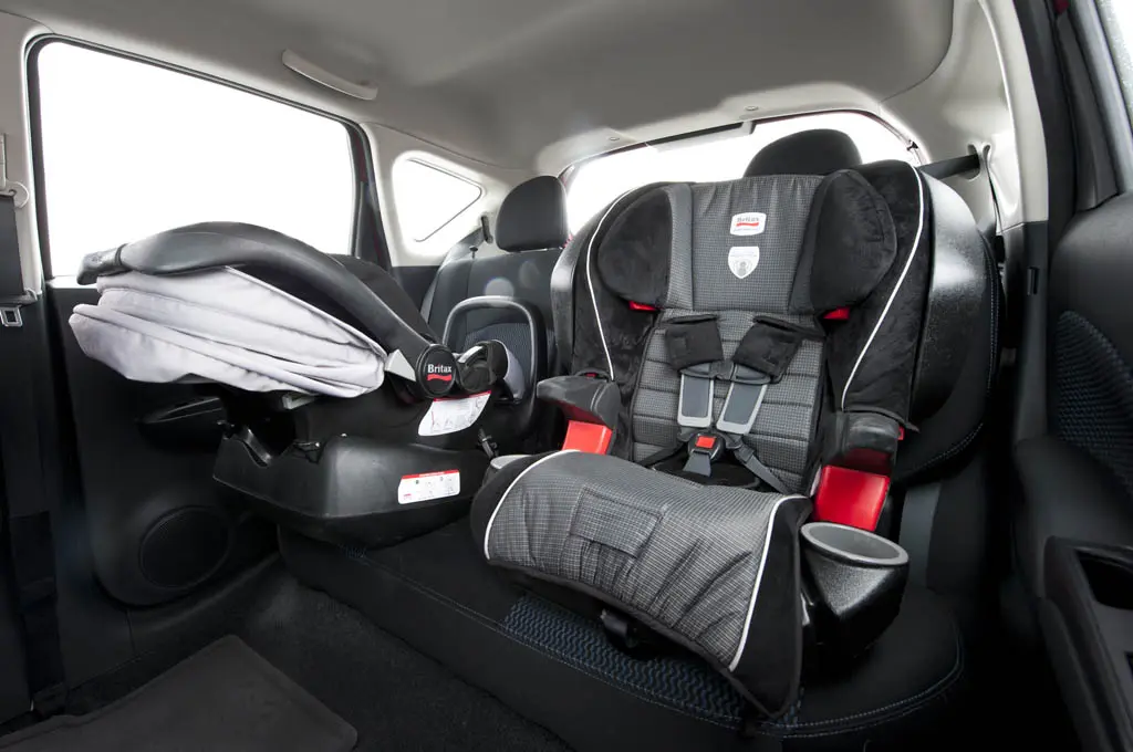 2014-nissan-vers-note-sv-child-seats