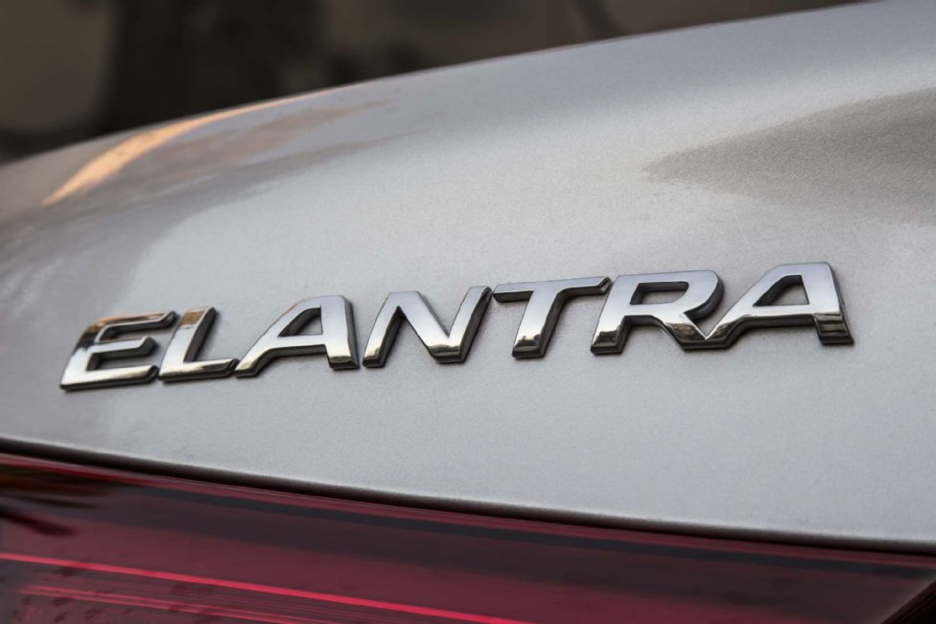 2014-hyundai-elantra-limited-badge