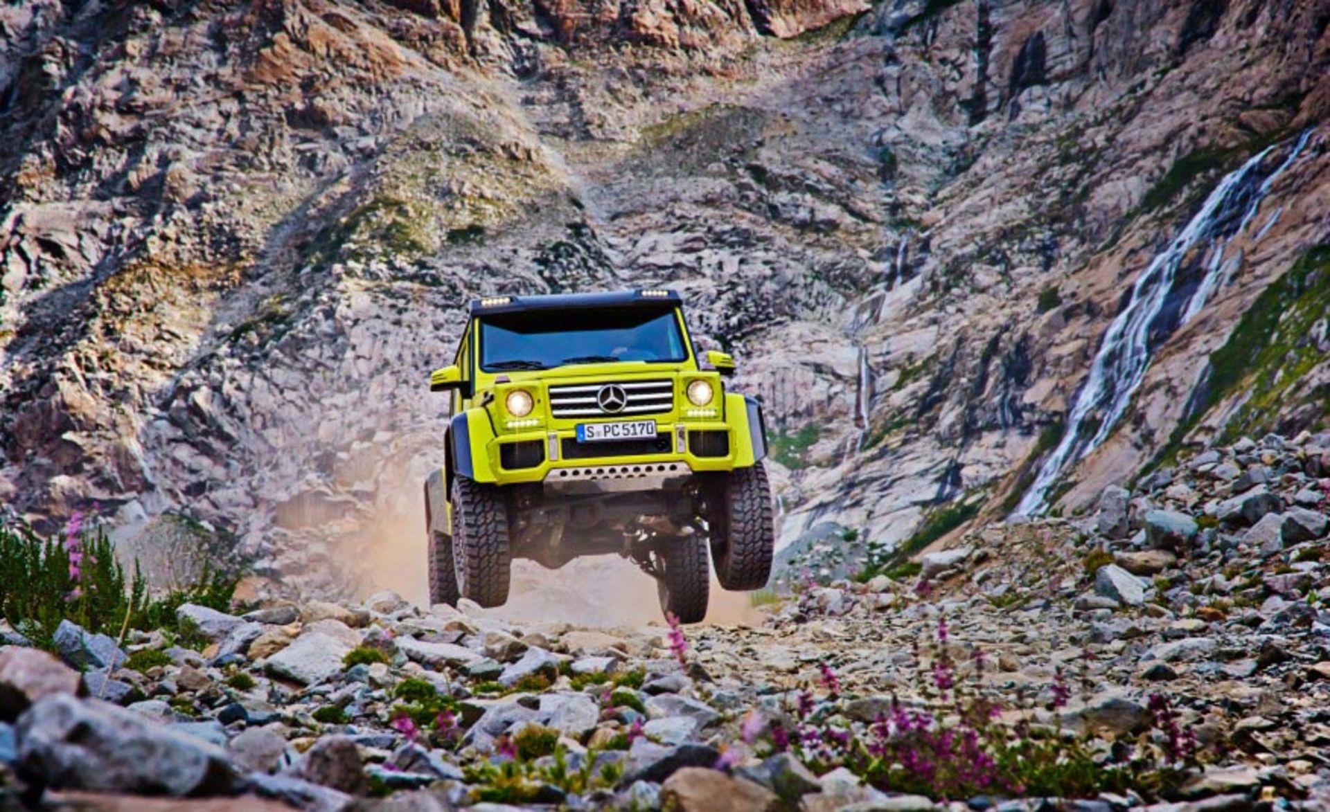 2016-Mercedes-Benz-G500-4x4²-226