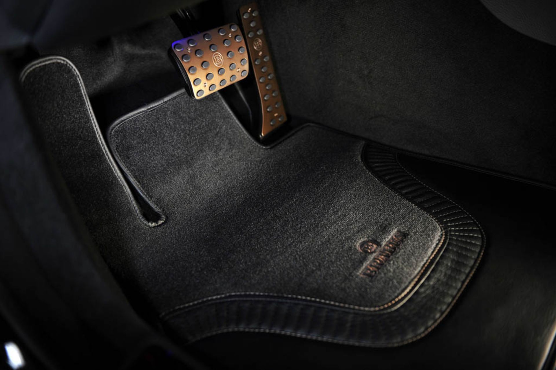 BRABUS-850-60-Biturbo-37