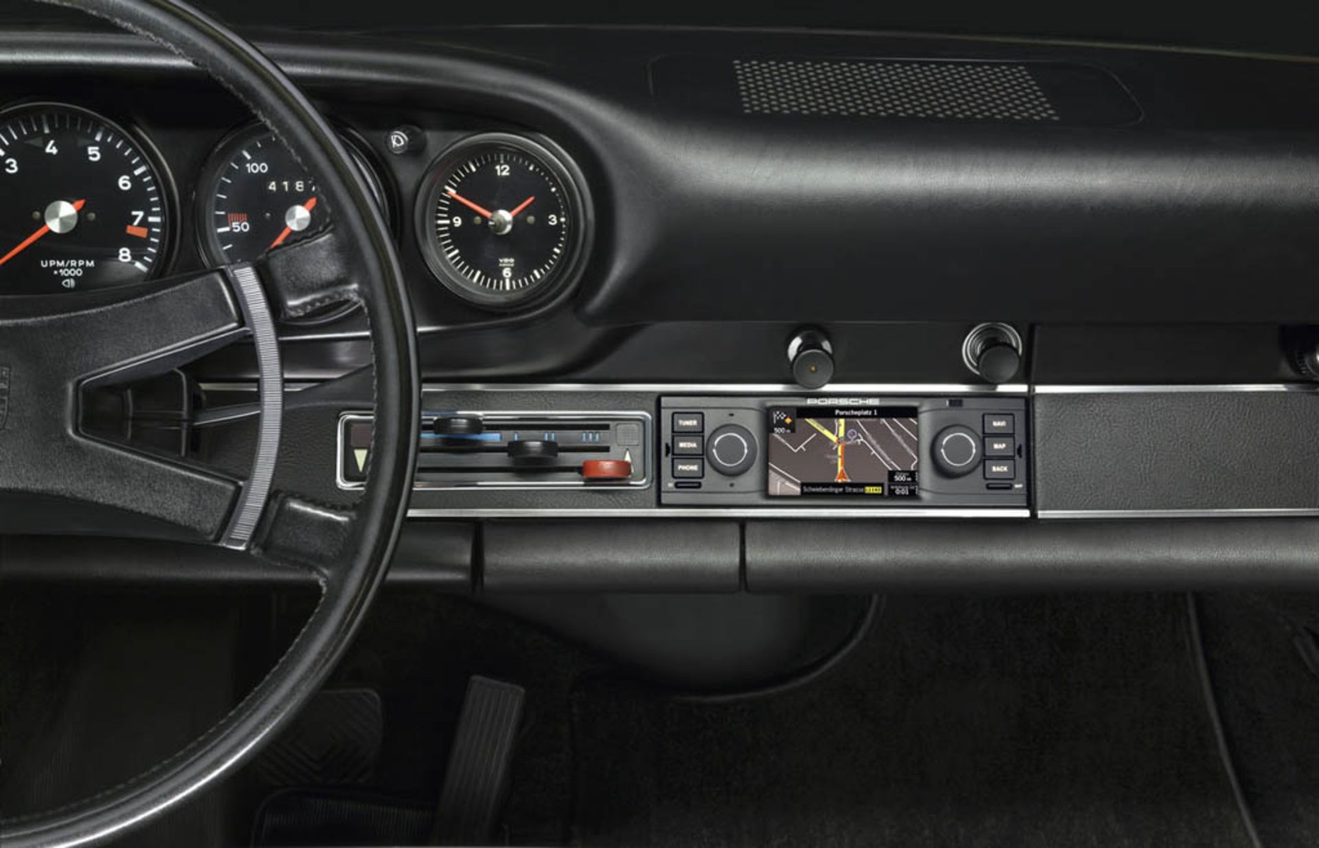 Porsche-Classic-navigation-radio