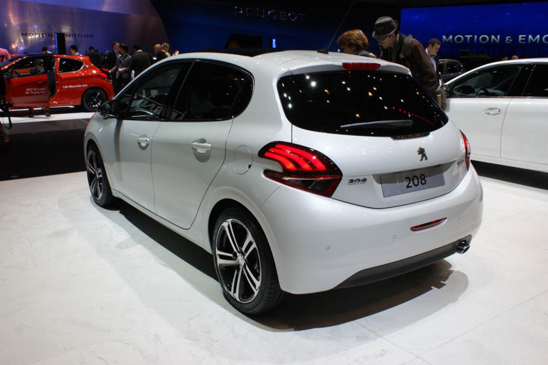 2015-Peugeot208-06
