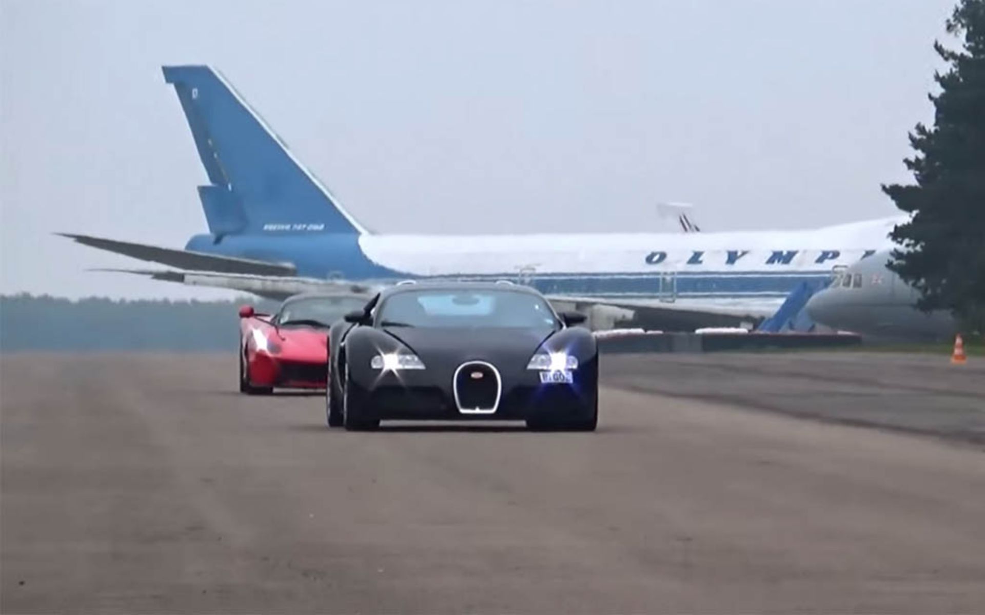 DRAG RACE - Bugatti Veyron vs LaFerrari