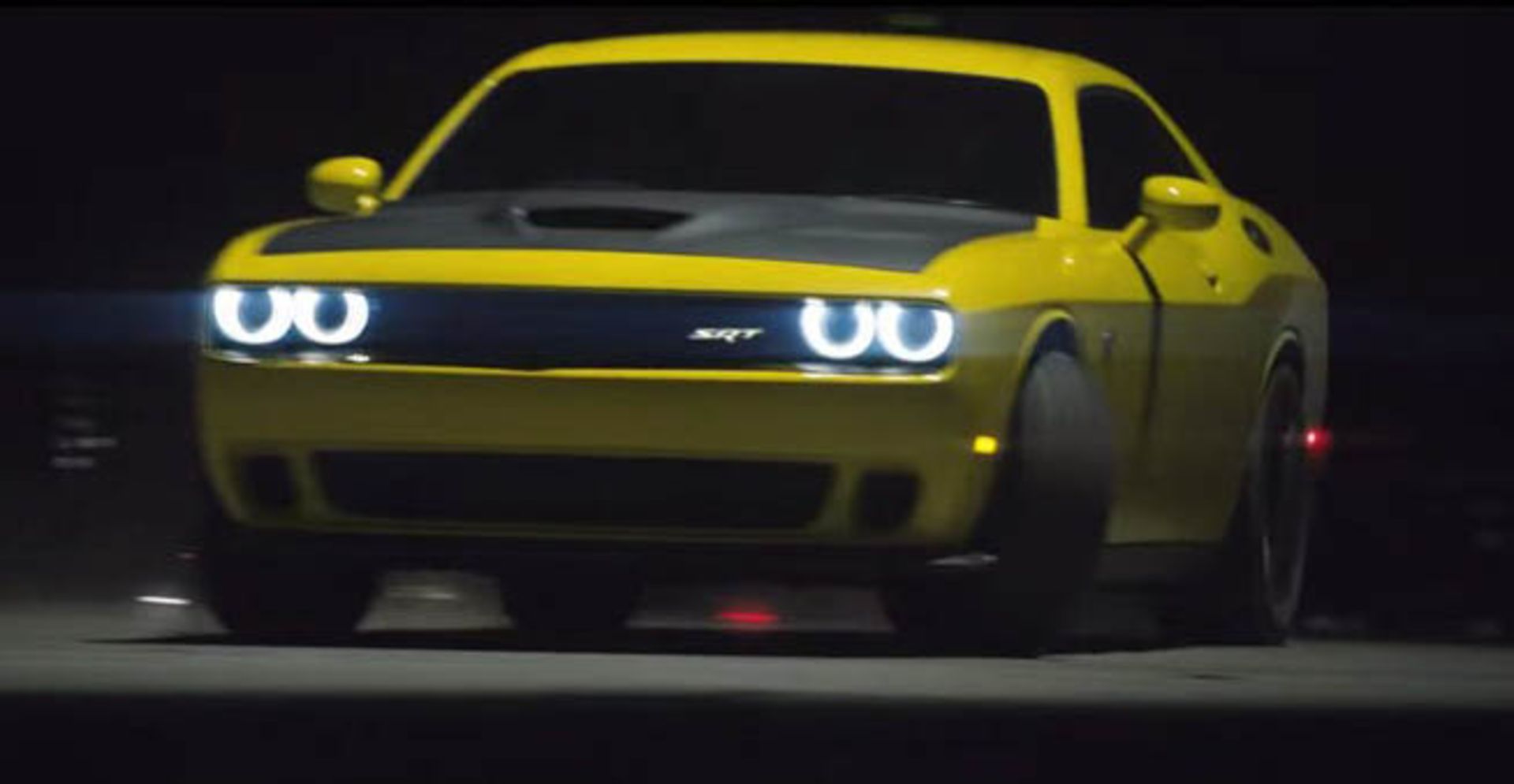 dodge-challenger-hellcat-airlift-drift