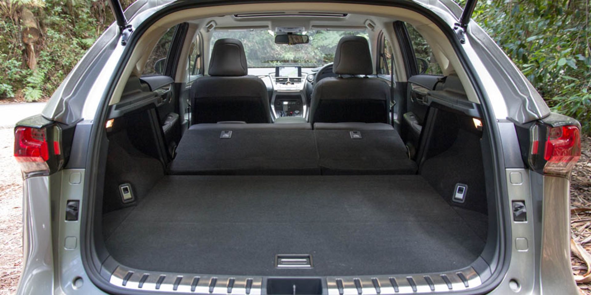 01 Lexus NX200t