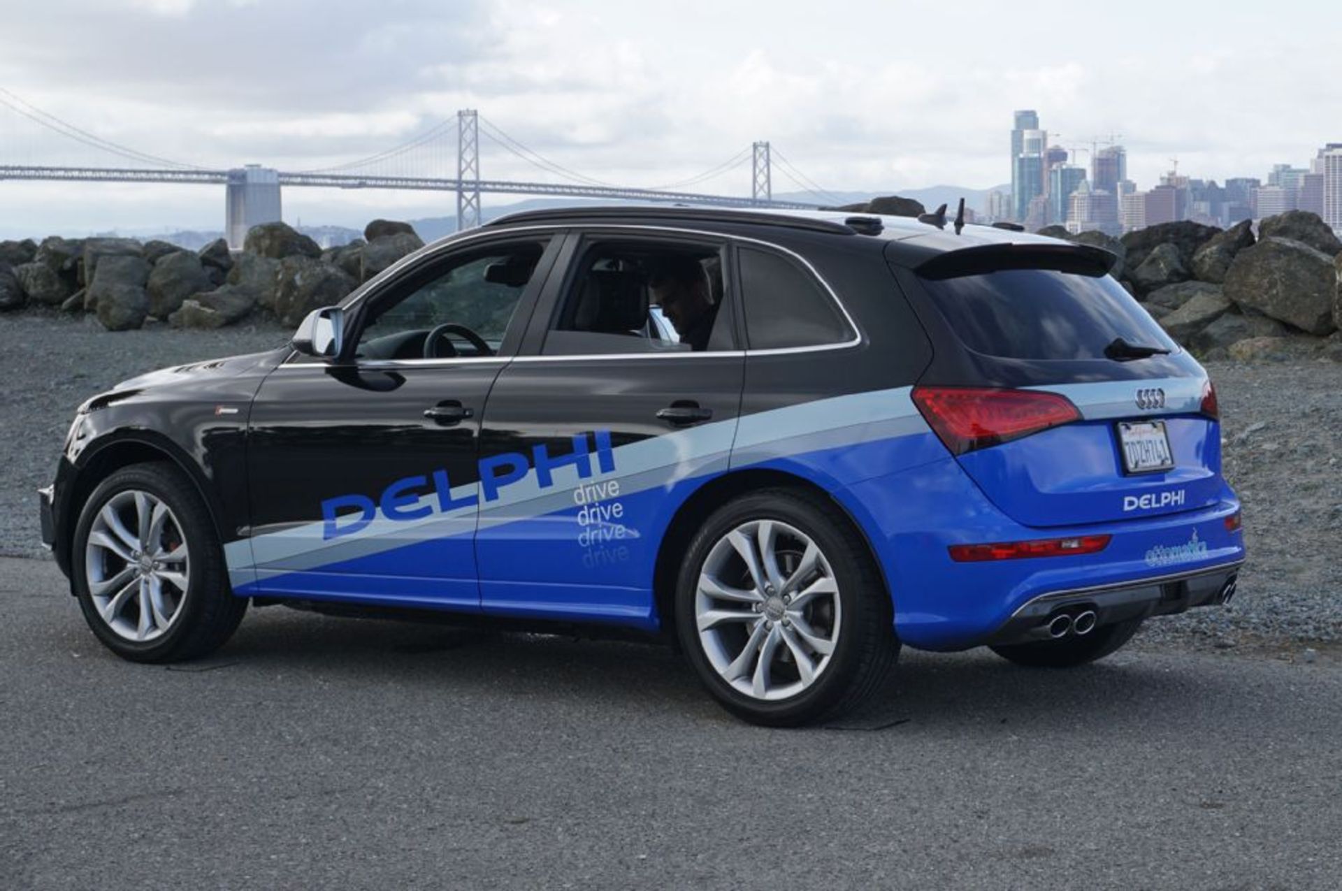 audi-sq5-automated-by-delphi-left-view