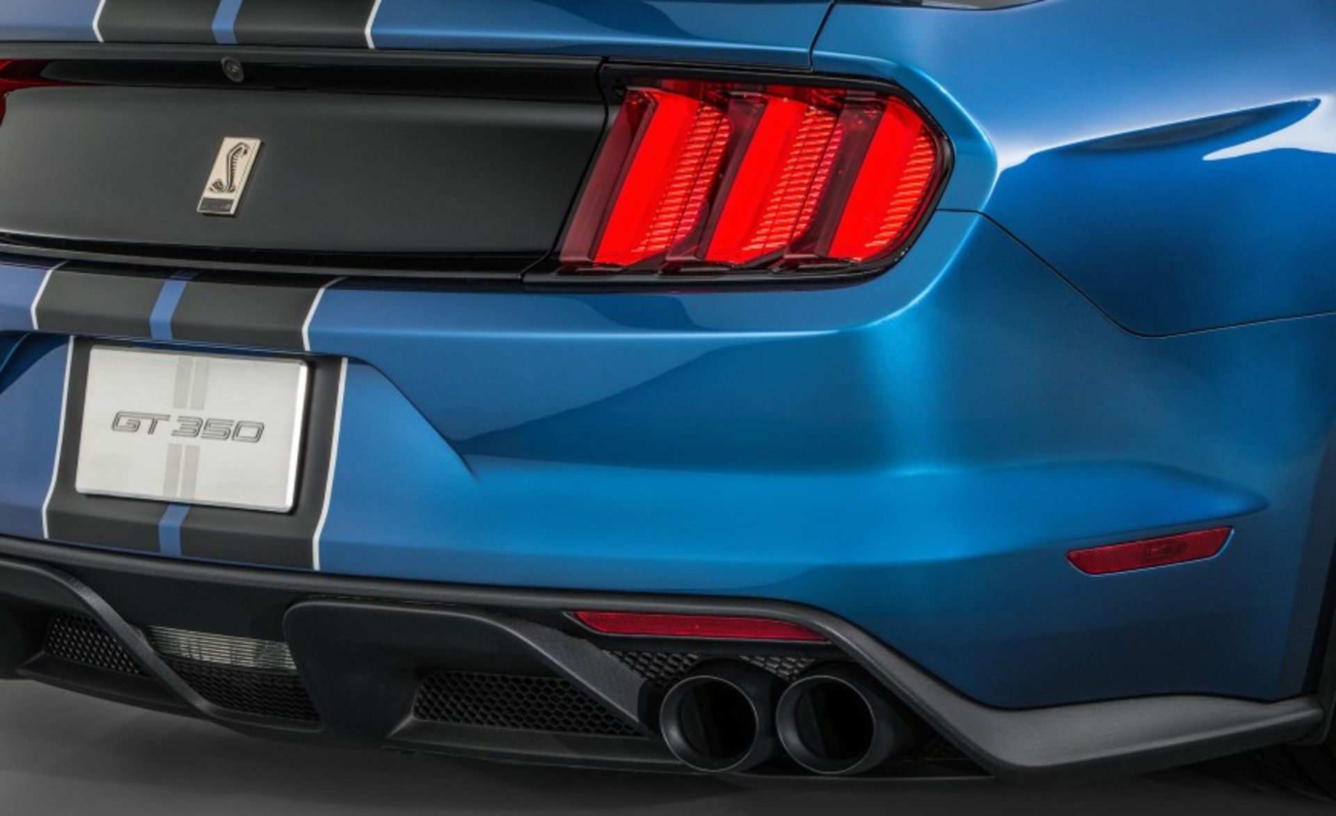 2016-Ford-Mustang-Shelby-GT350R-03
