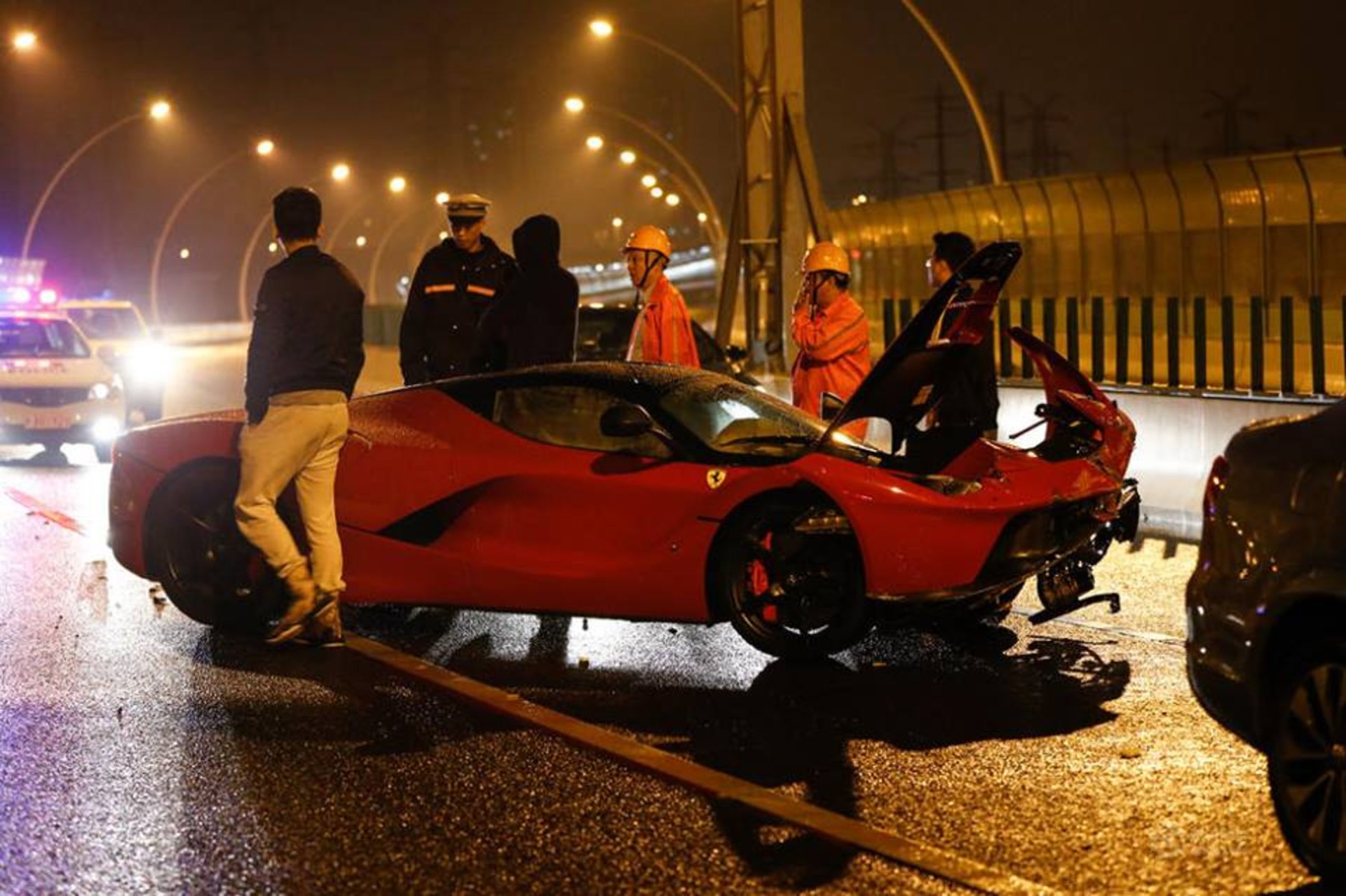 ferrari-laferrari-crash-in-china-01