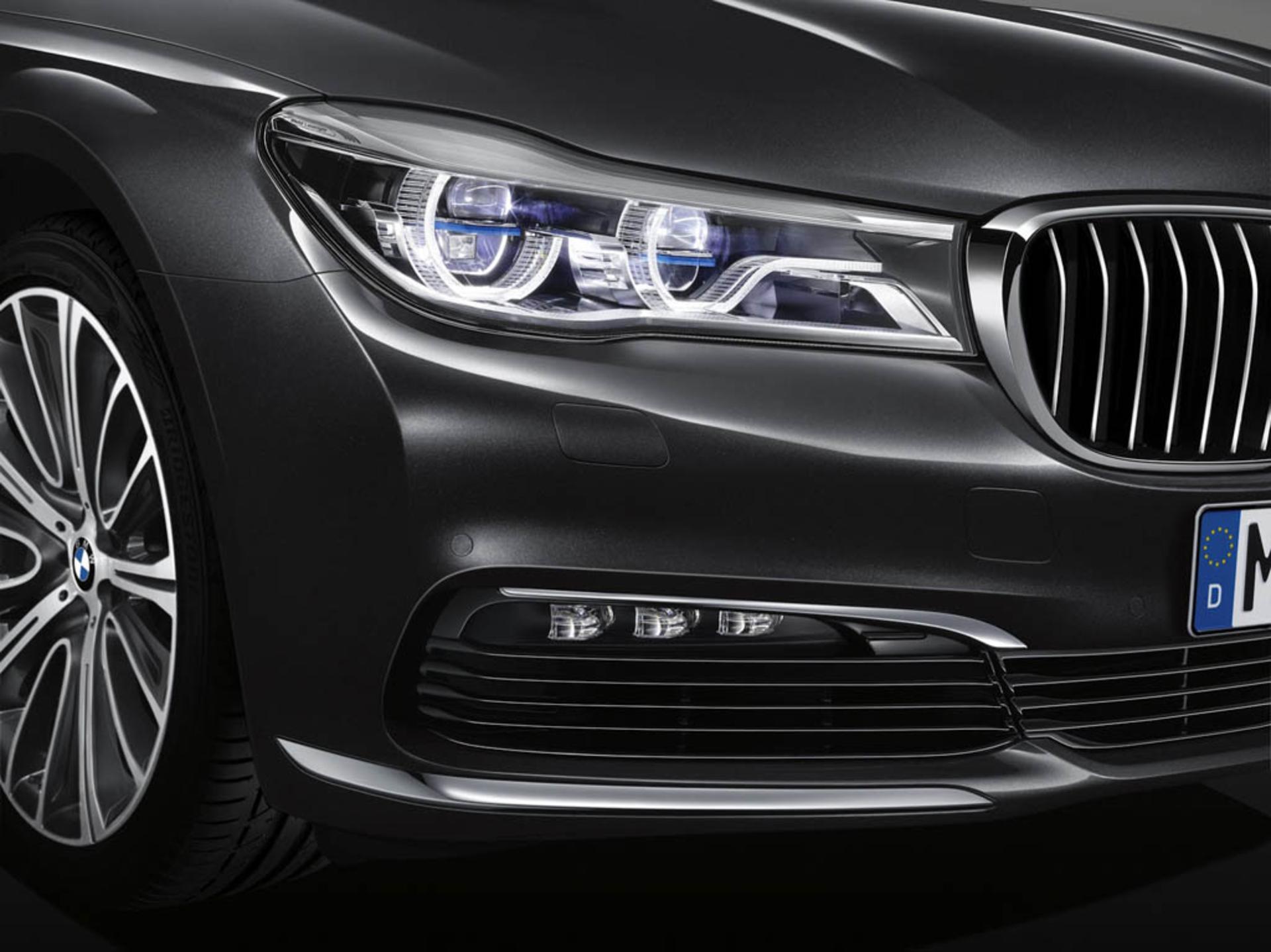 2016-BMW-7-Series-32