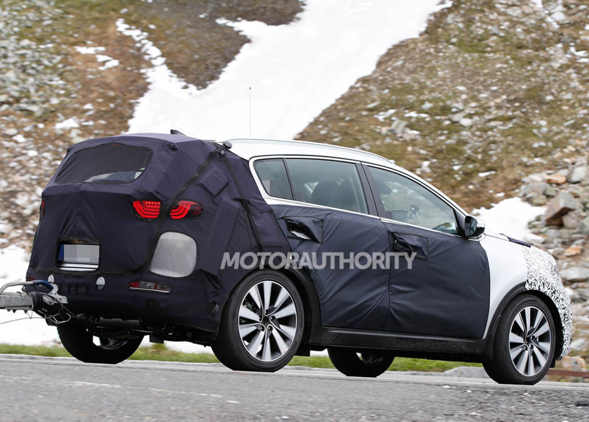 2017-kia-sportage-spy-shots-01