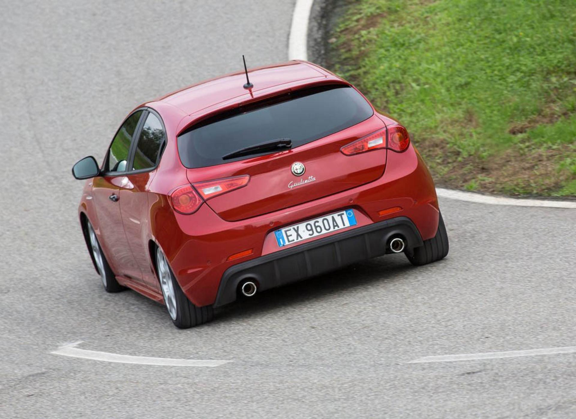 Alfa_Romeo-Giulietta_Sprint_2015_07