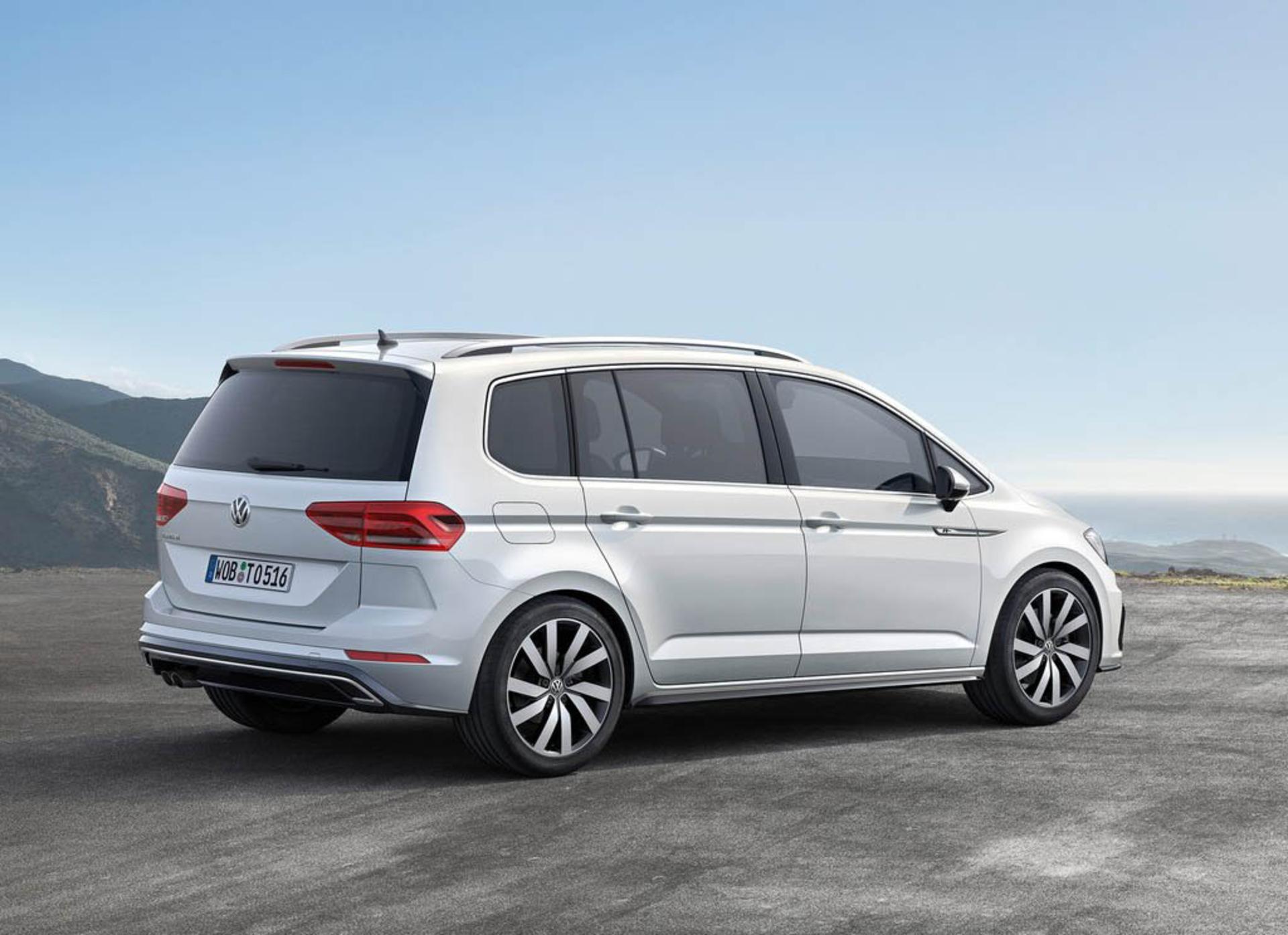 Volkswagen-Touran_2016_09