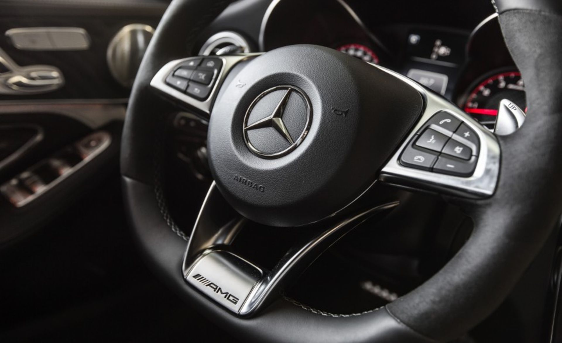 2015-Mercedes-AMG-C63-S-Model-134