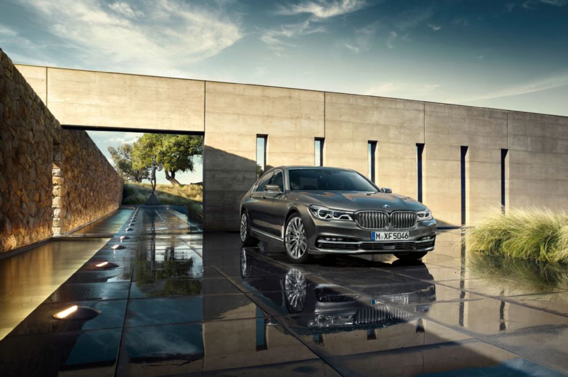2016-bmw-750li-xdrive-front-three-quarters