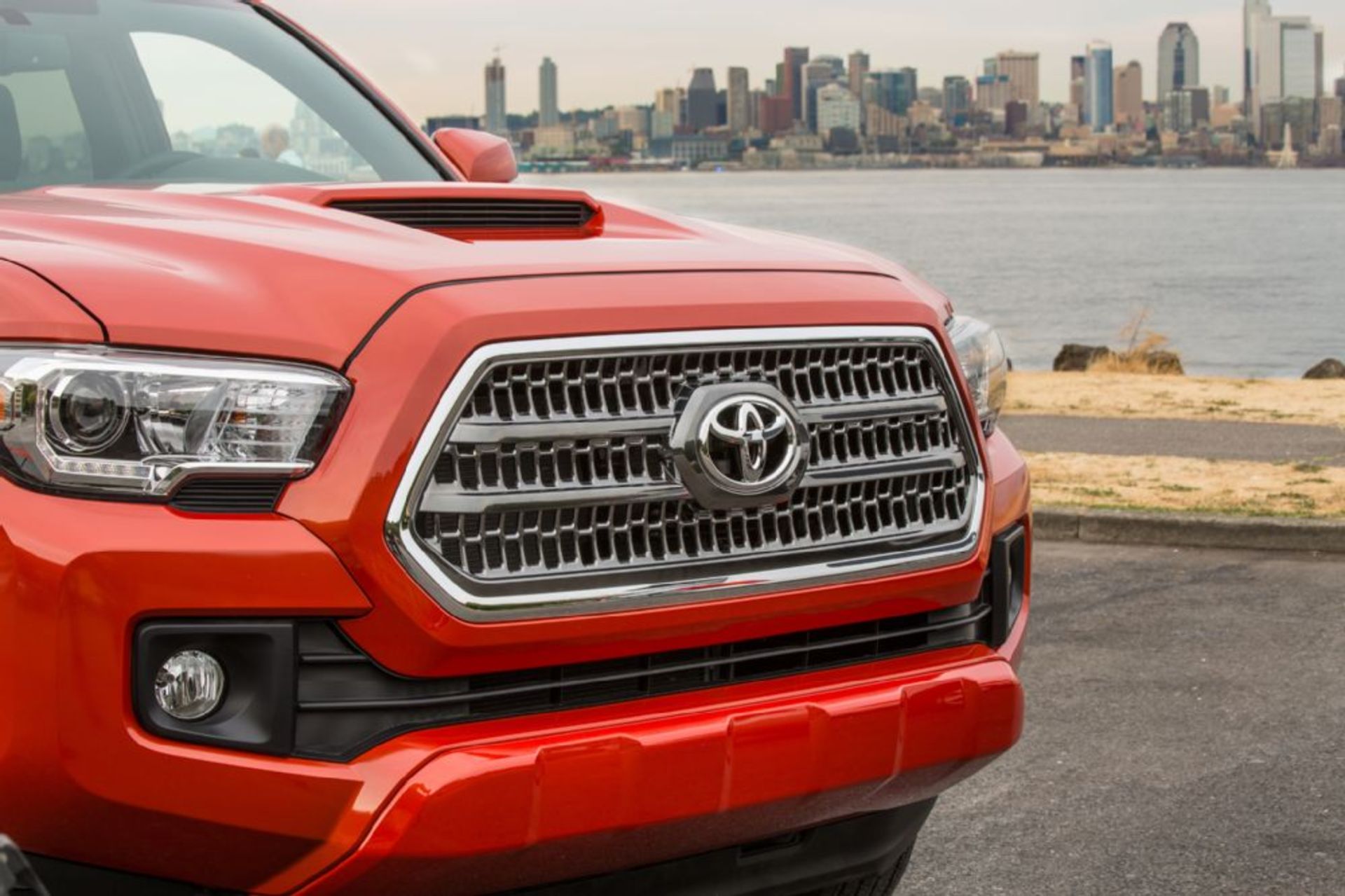 2016-toyota-tacoma-trd-sport-grille