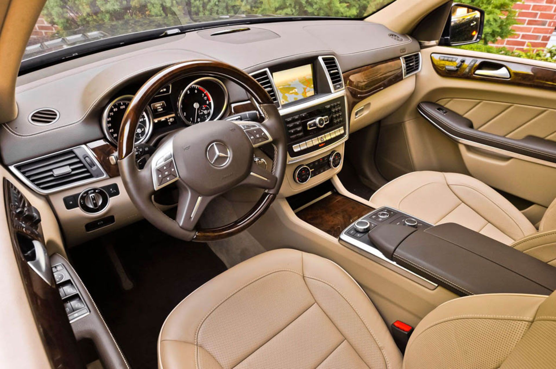 GL350 interior