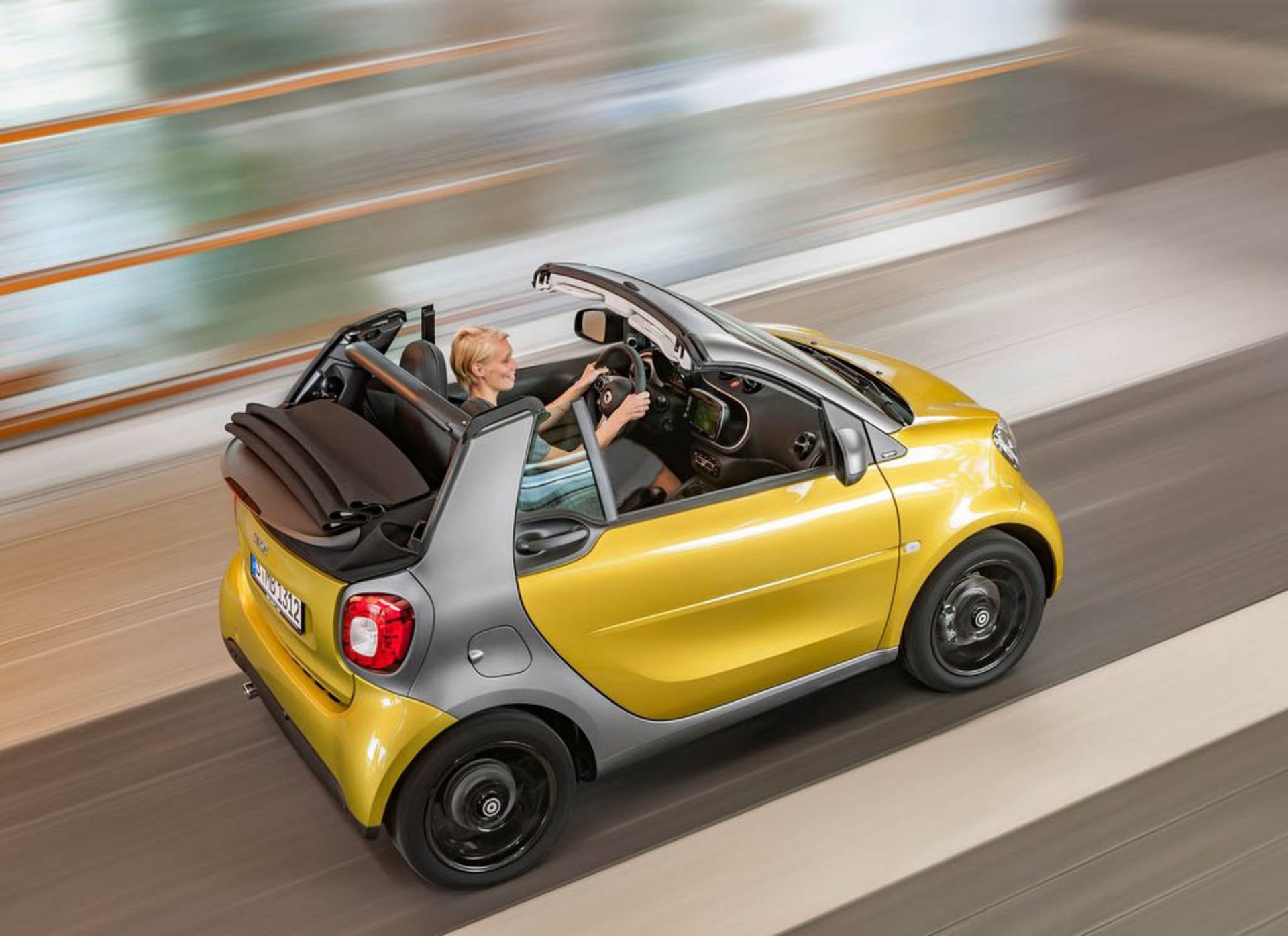 Smart-fortwo_Cabrio_2016_100