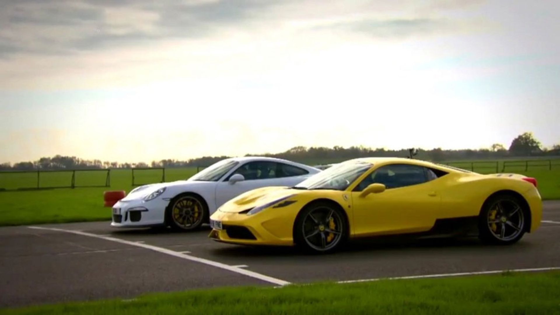 Track Battle Between 458 Speciale And 911 GT3