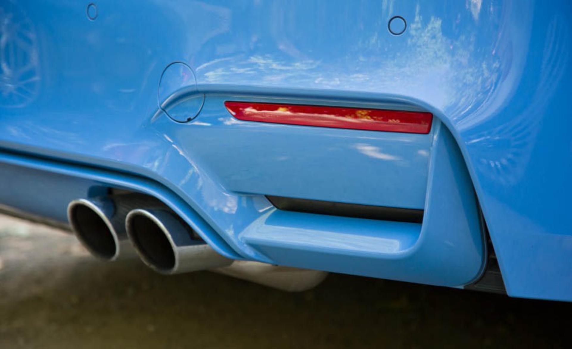 2015-BMW-M3-sedan-113