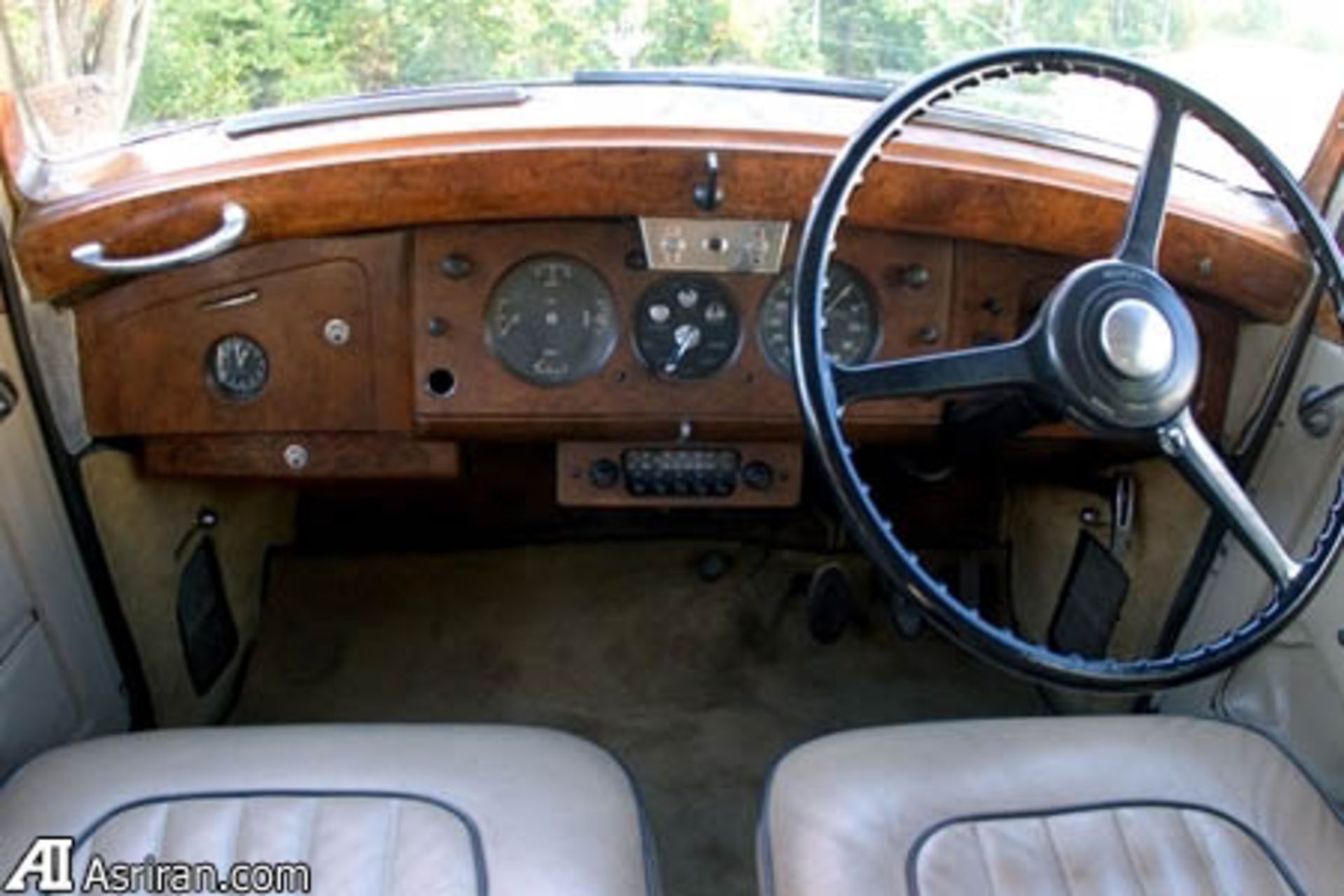 1953_Bentley_R-Type_standard_steel_saloon