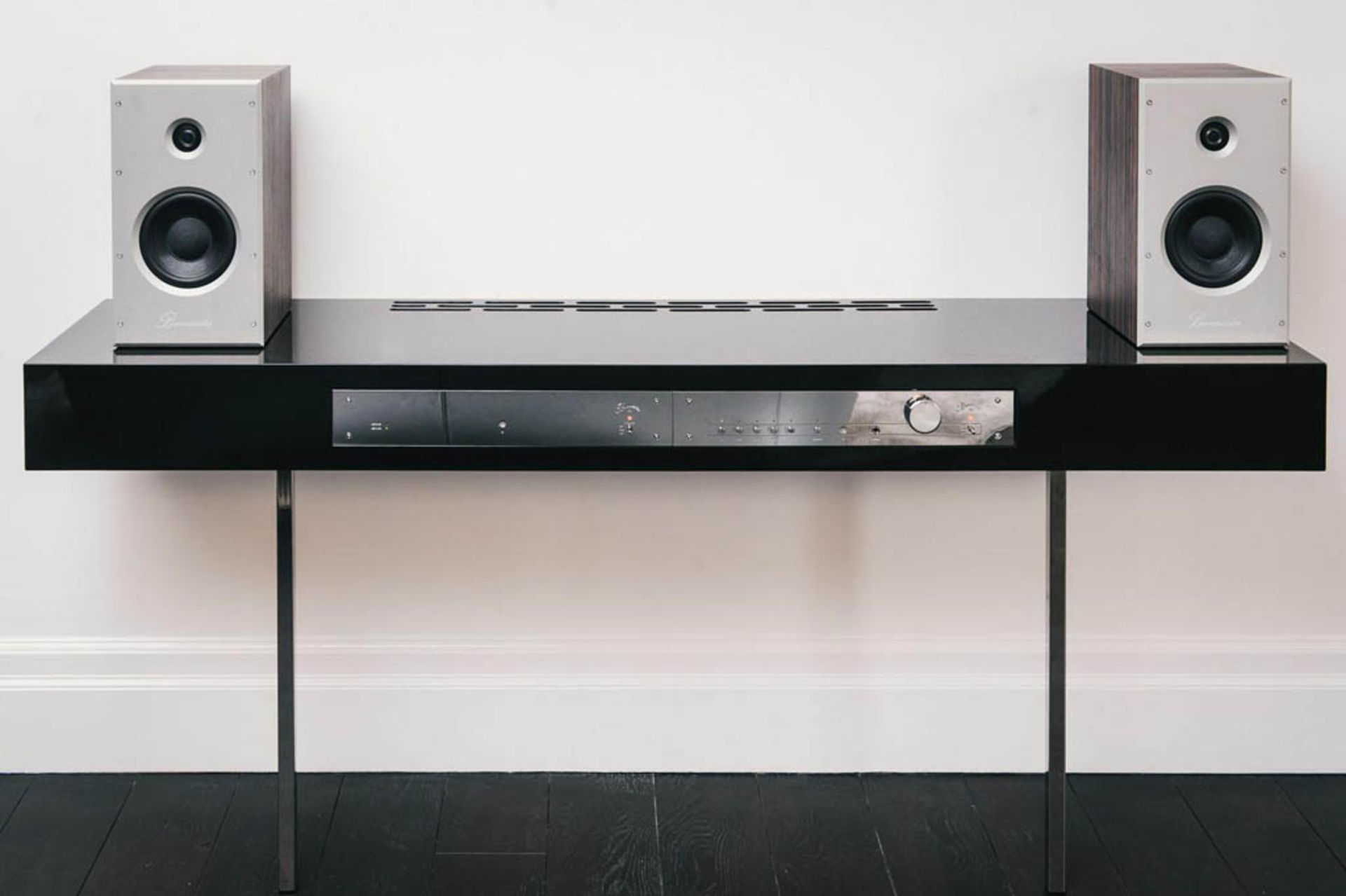 Mercedes unveils luxury apartments in London 08